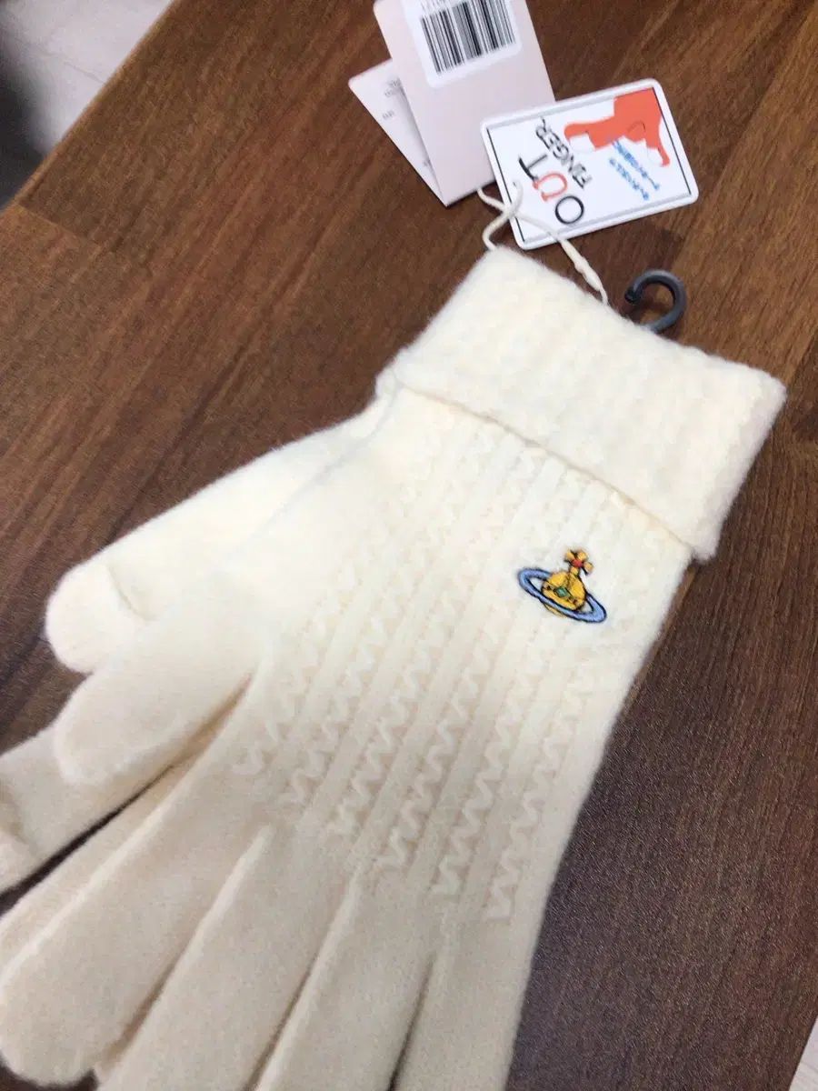 ヴィヴィアン ウエストウッド アイボリー ニット 手袋