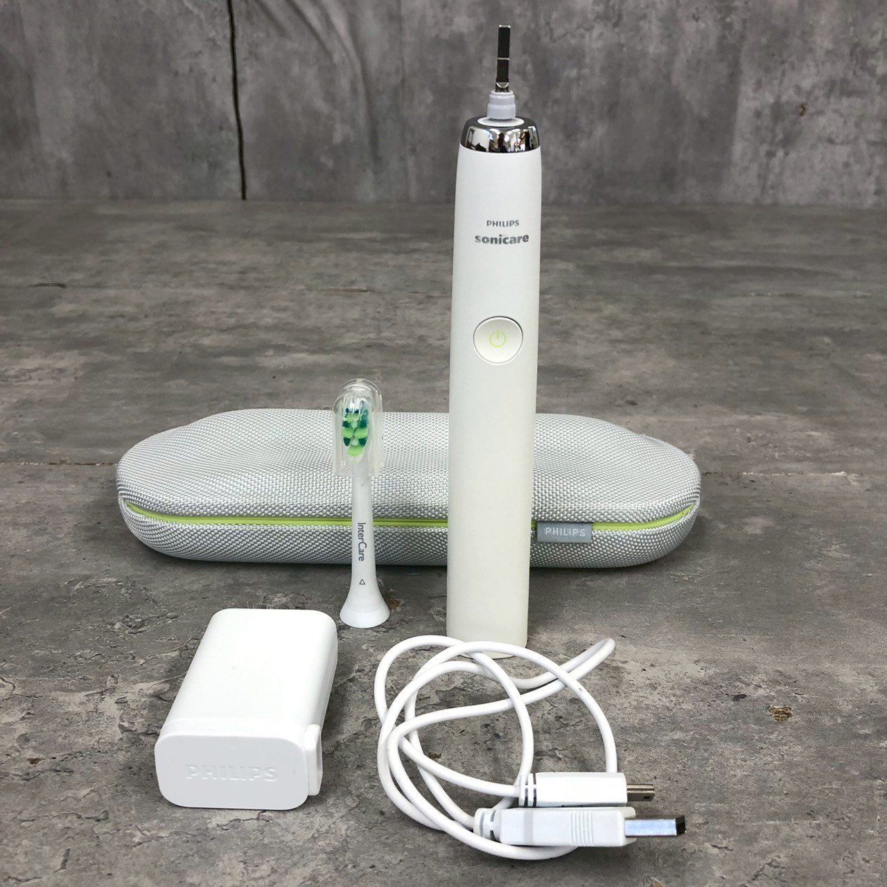 携帯用ケース付き PHILIPS Sonicare ダイヤモンドクリーン HX9340 フィリップス 電動歯ブラシ