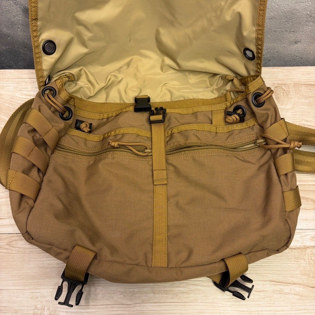 BRIEFING AT-LANCE ブリーフィング コヨーテ レアカラー ✨BRIEFING AT-LANCE コヨーテ レアカラー 美品✨ ゴールドカーキ系