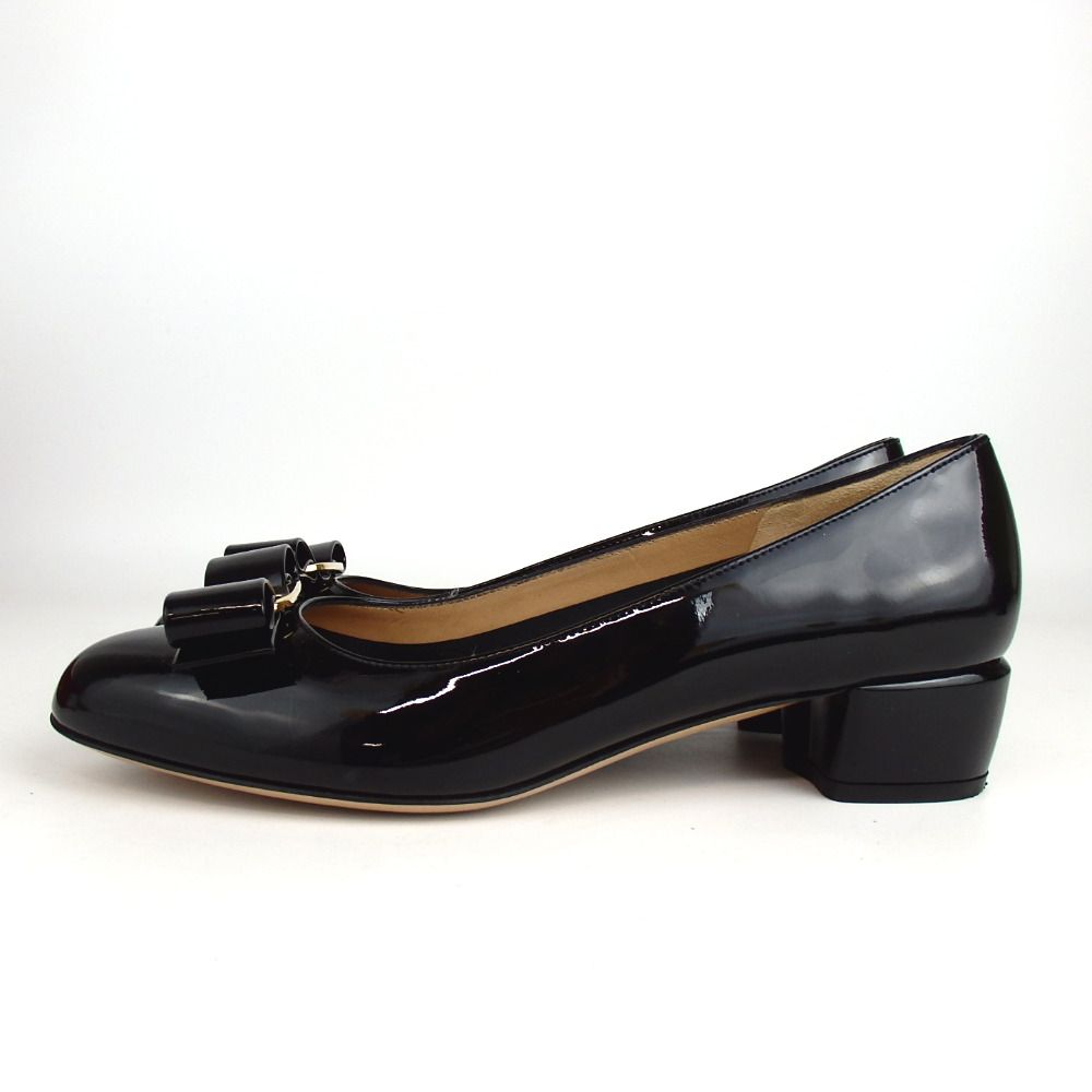 サルヴァトーレフェラガモ パンプス