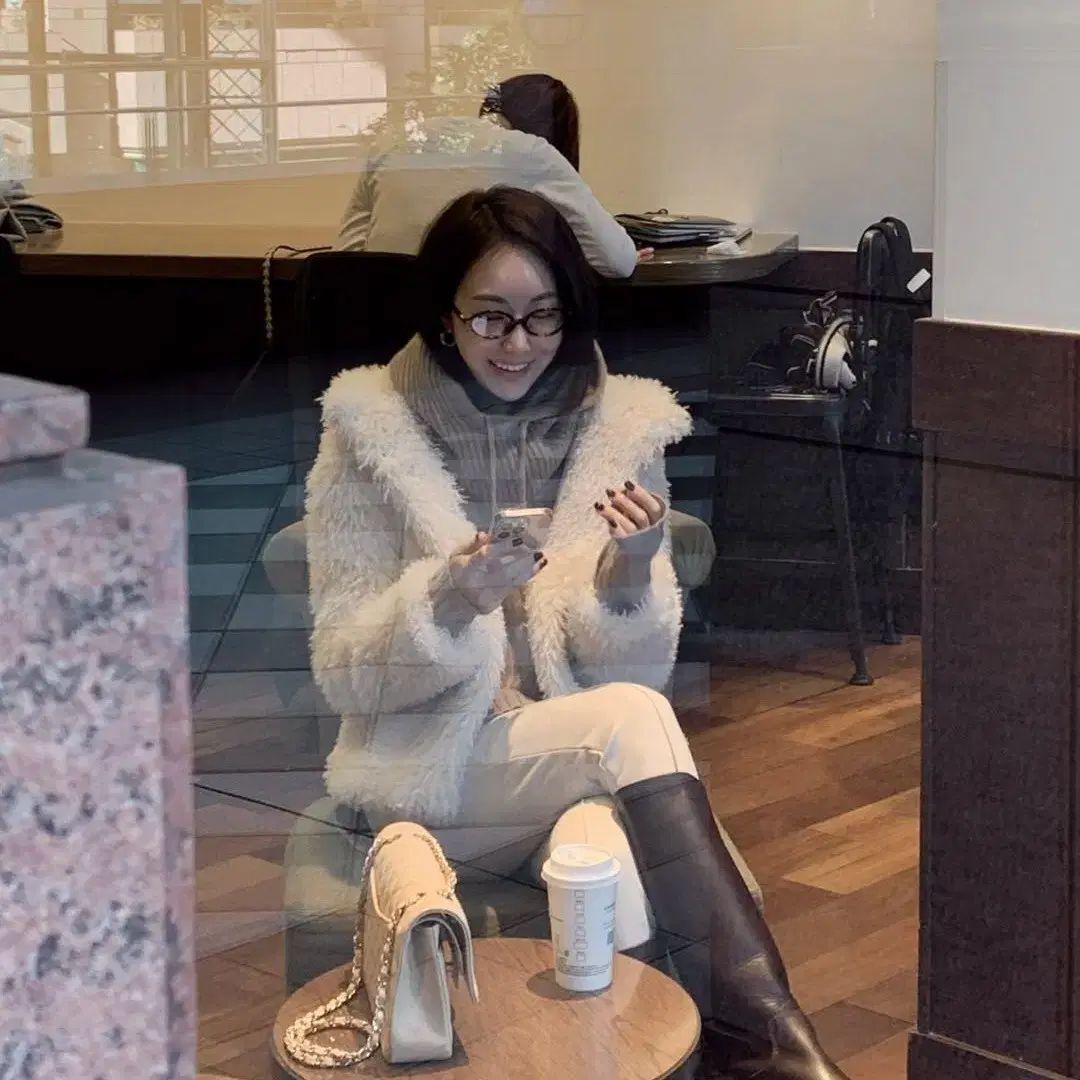 アスティ キー クラバ シエ オル アラウンドユル ユメル ハンサム グレー ルーム タイム