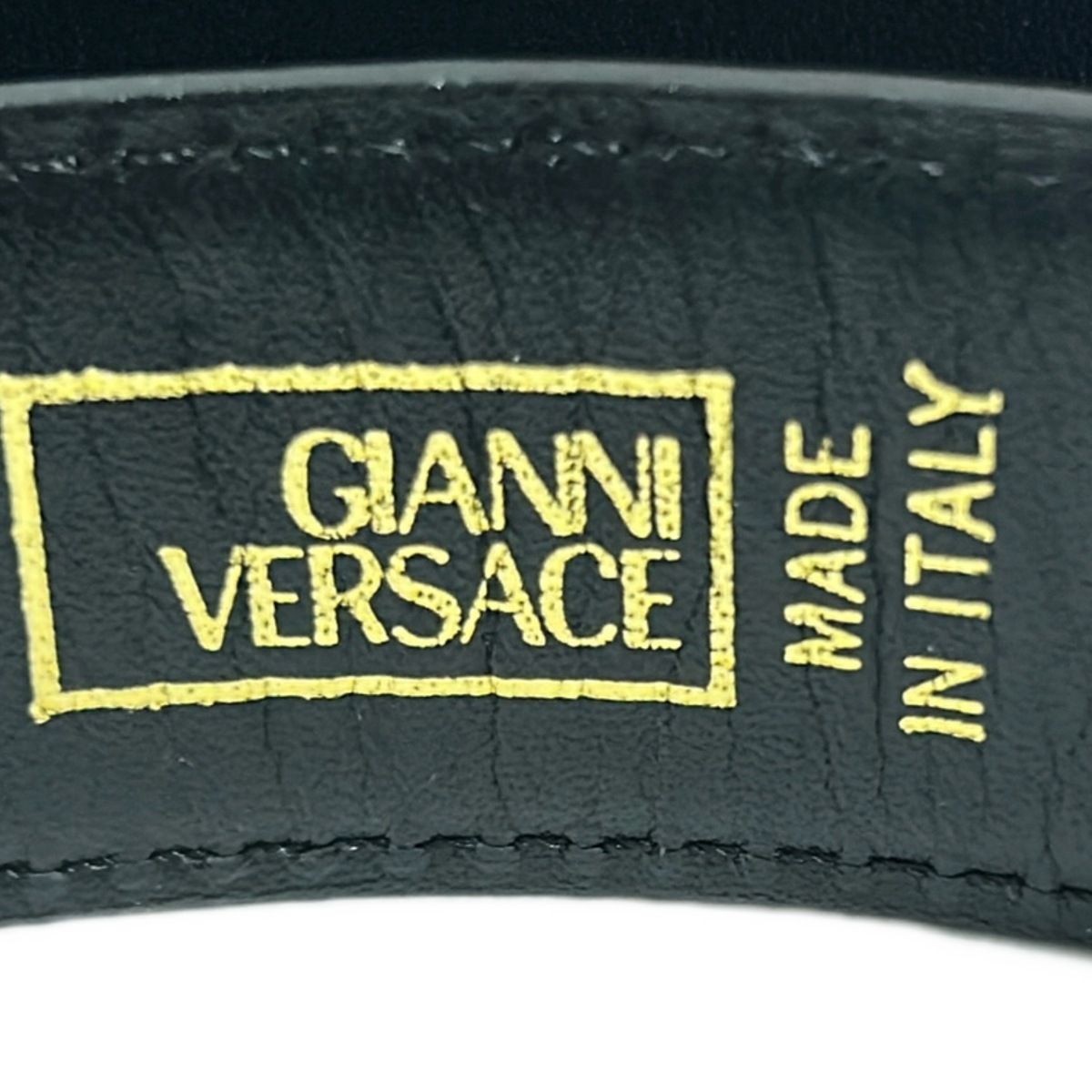 - 黒×ゴールド×シルバー