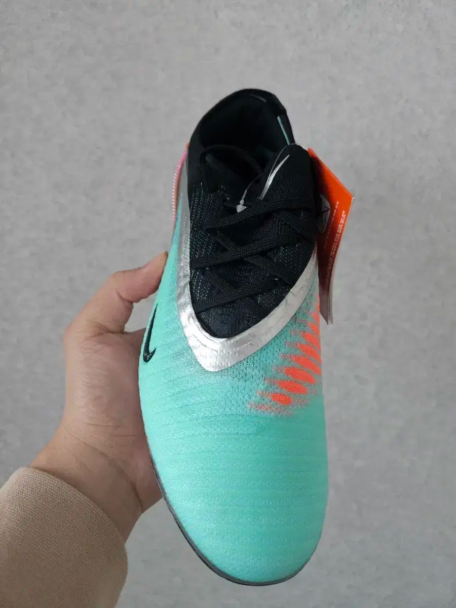 ナイキ FANTOM 6 エリート FG サッカーシューズ 255 サイズ