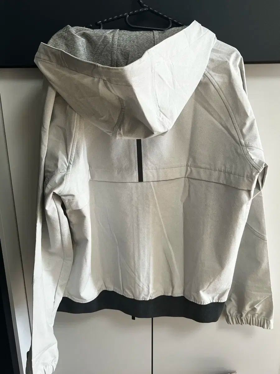 ウィンドブレーカー