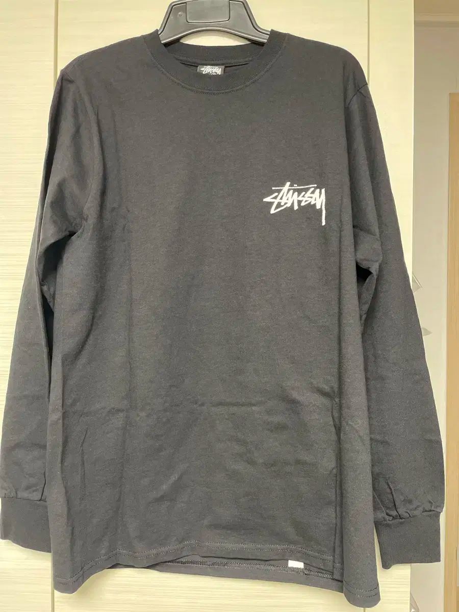 STUSSY 長袖 Tシャツ 黒 Sサイズですが 大きめ Mくらいの感じです