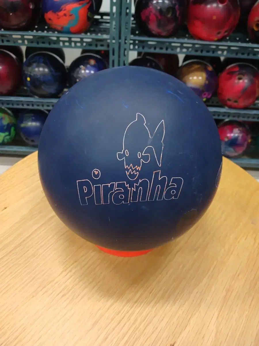 ボーリングボール 복원완 13 p ピラニア