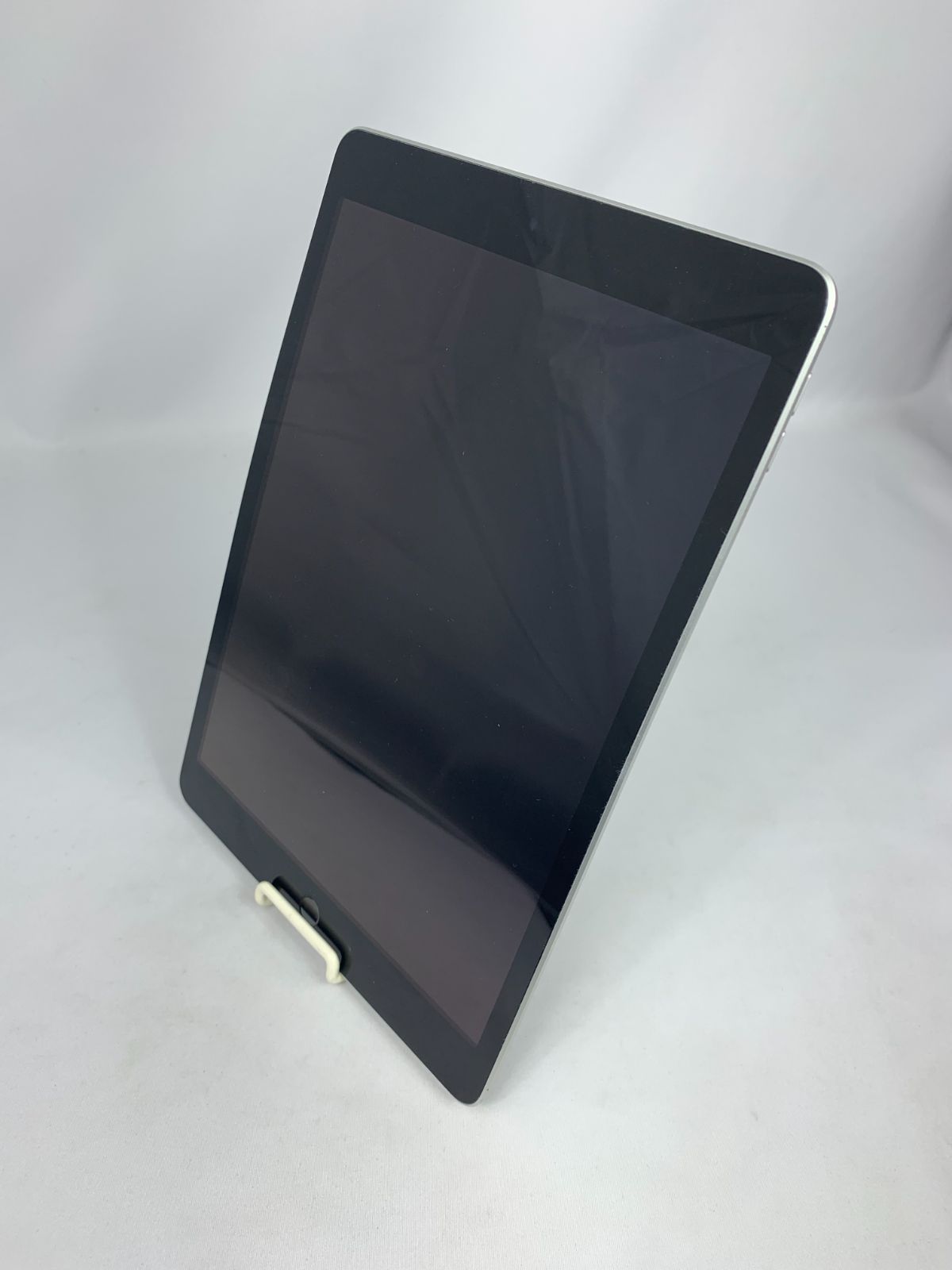 歪み有 フレームキズ有 iPad 10.2インチ 2021 Wi-Fiモデル 64 GB MK 2 L 3 J A シルバー 10日間保証