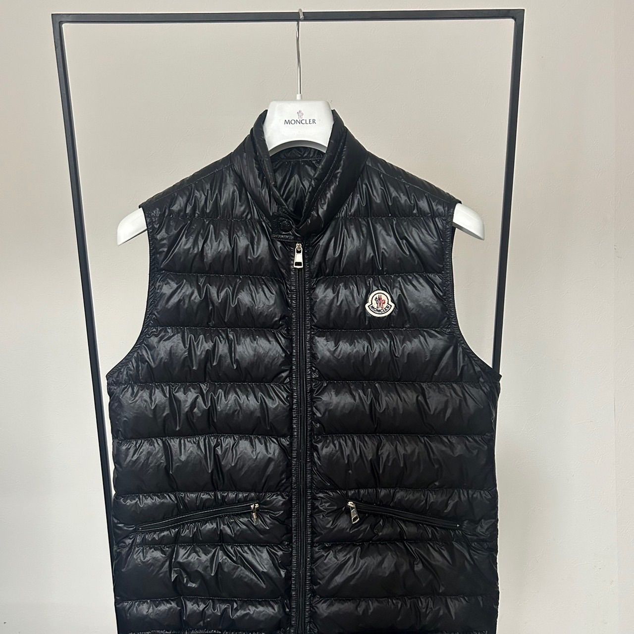 MONCLE ダウンベストGUI GILETブラック 中古・古着通販】MONCLER (モンクレール) GUI ダウンベスト/GUI GILET