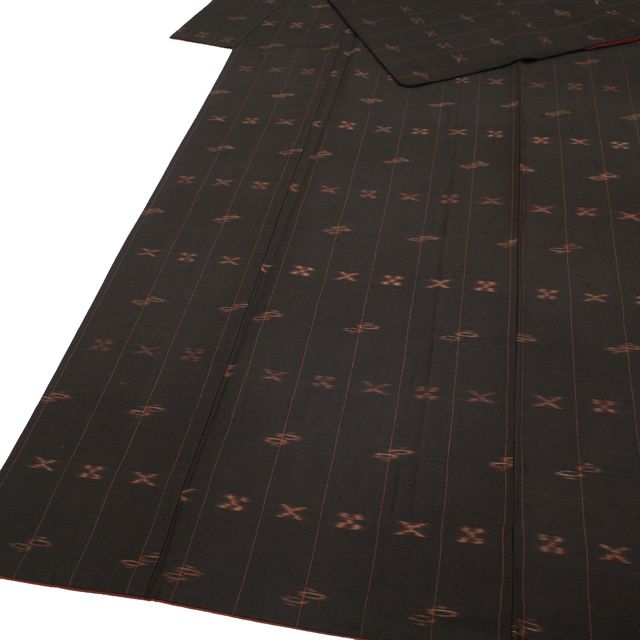  本場久米島紬 着物 リサイクル 正絹 袷 紬 県 手織り 草木染 黒こげ茶 琉球絣 縞 カジュアル 久米島紬 春 秋 冬 仕立て上がり 身丈163.5 裄丈67.5 Ｌサイズ みやがわ sb 16606 紬 着物