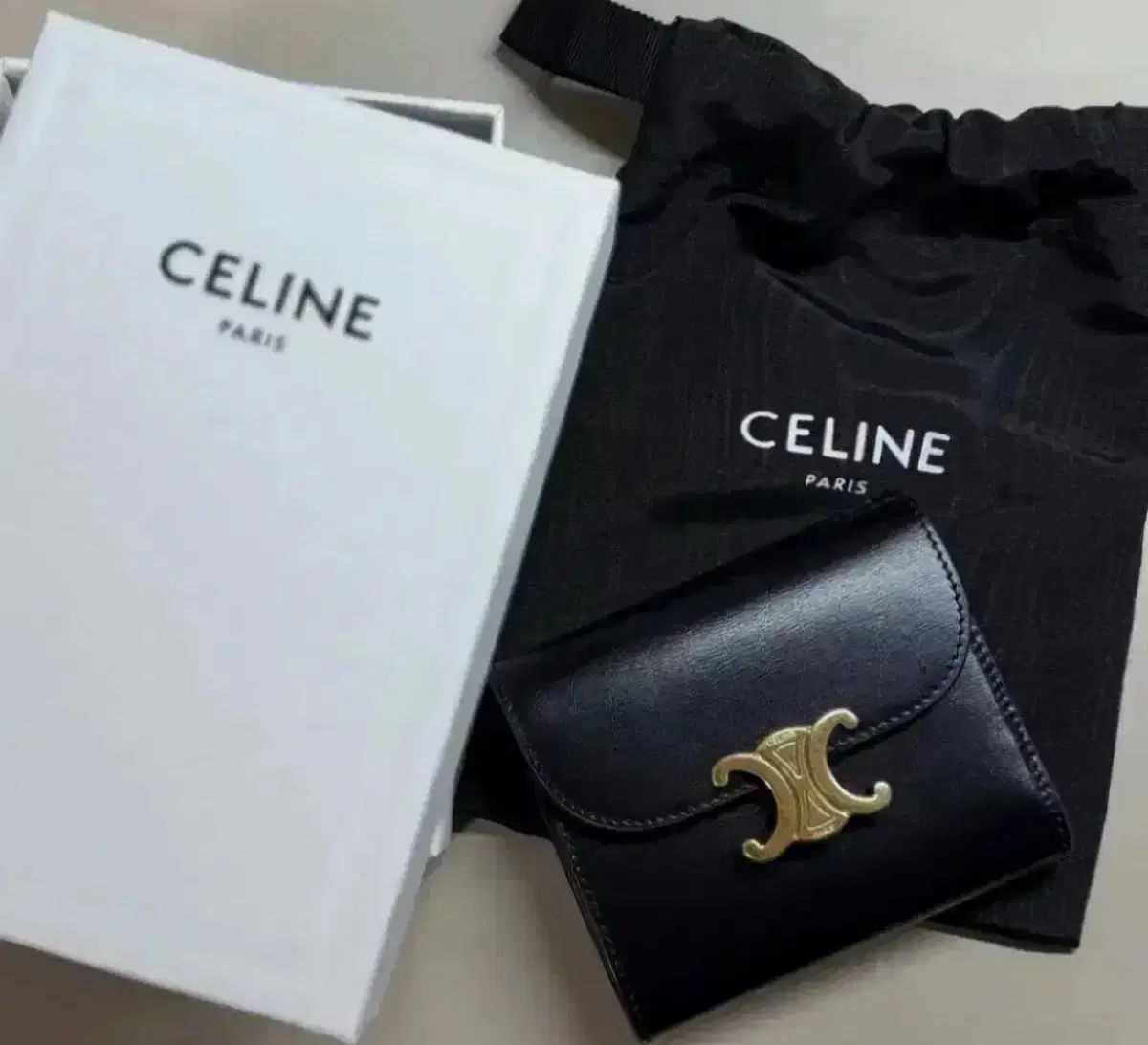 Celine セリーヌ スモールウォレット トリオンフ シャイニー カーフスキン ブラック 財布