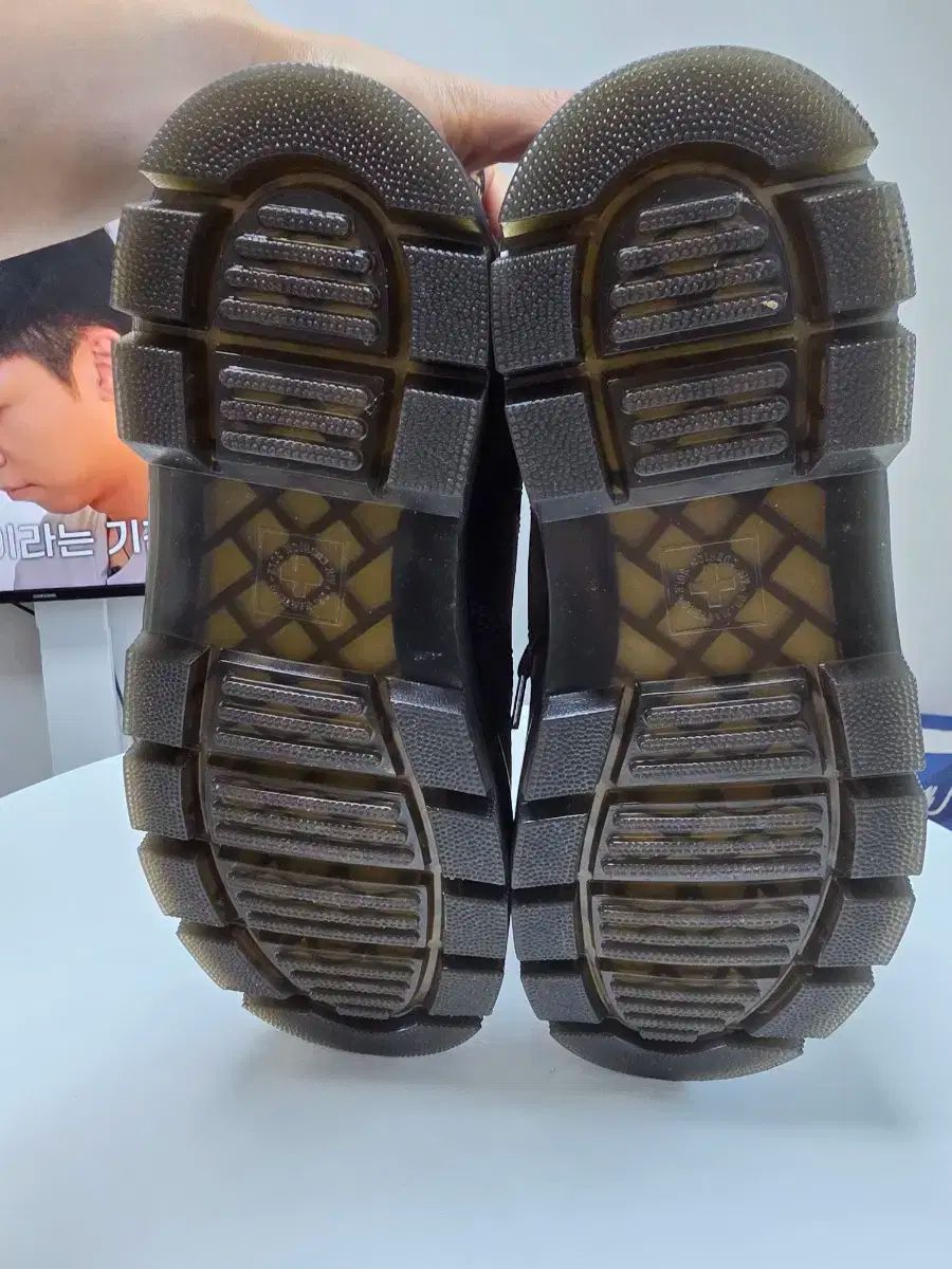 ダークブラウン