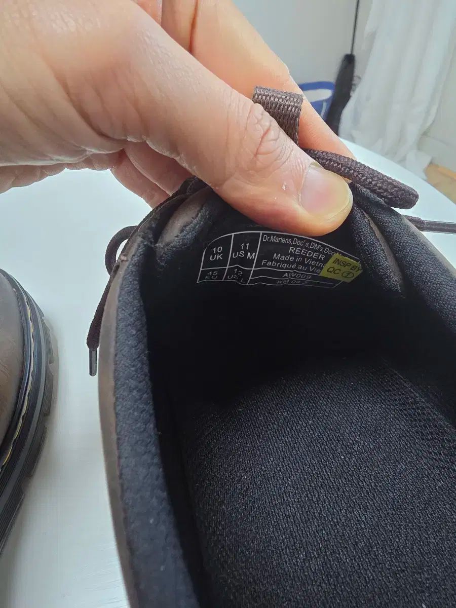 ダークブラウン