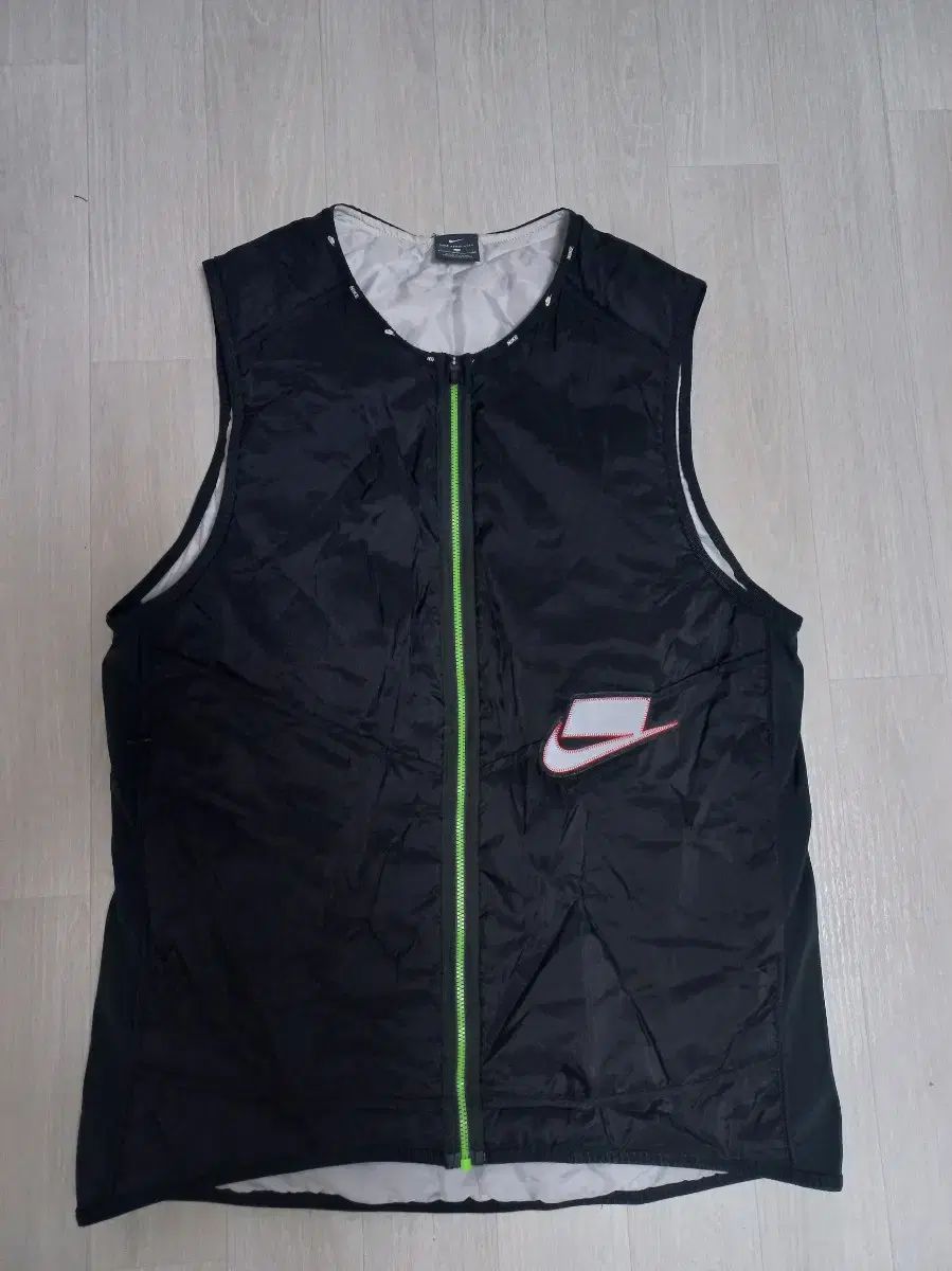 ナイキ エアロレイヤー ワイルド ラン ベスト XL