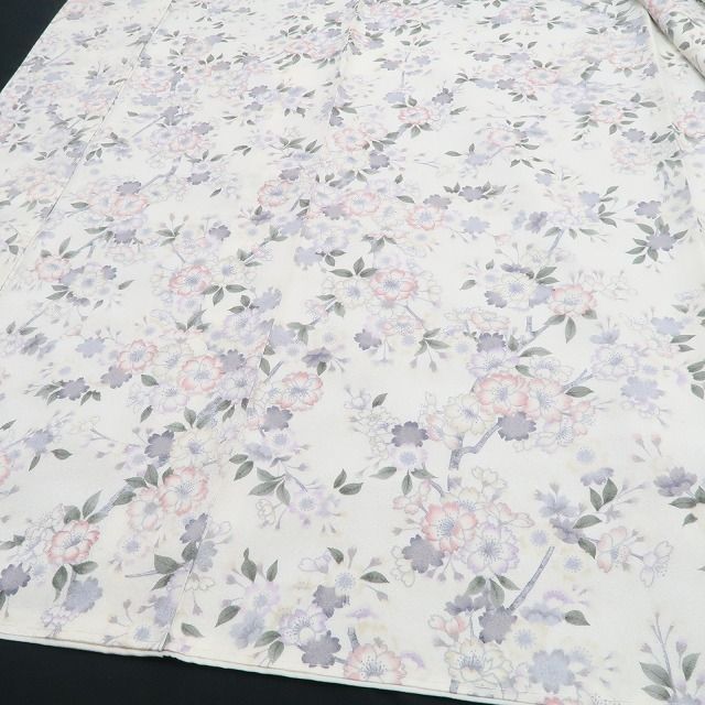 花満開に笑みを浮かべて桜小紋で春を待つ