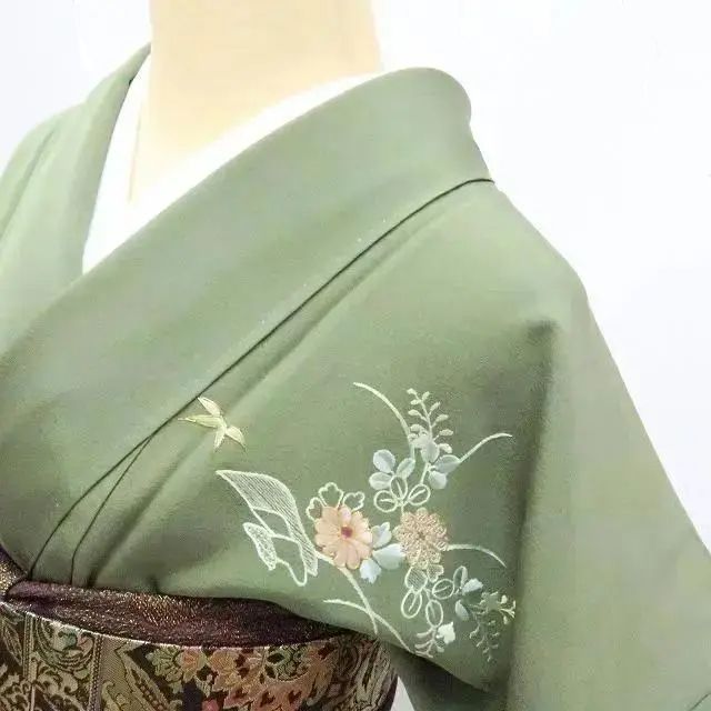専用Y3675◇美品 正絹 作家物落款 春水 金駒刺繡 手縫い仕立て 訪問着 専用Y3675◇美品 正絹 作家物落款 春水 金駒刺繡 手縫い仕立て 訪問着