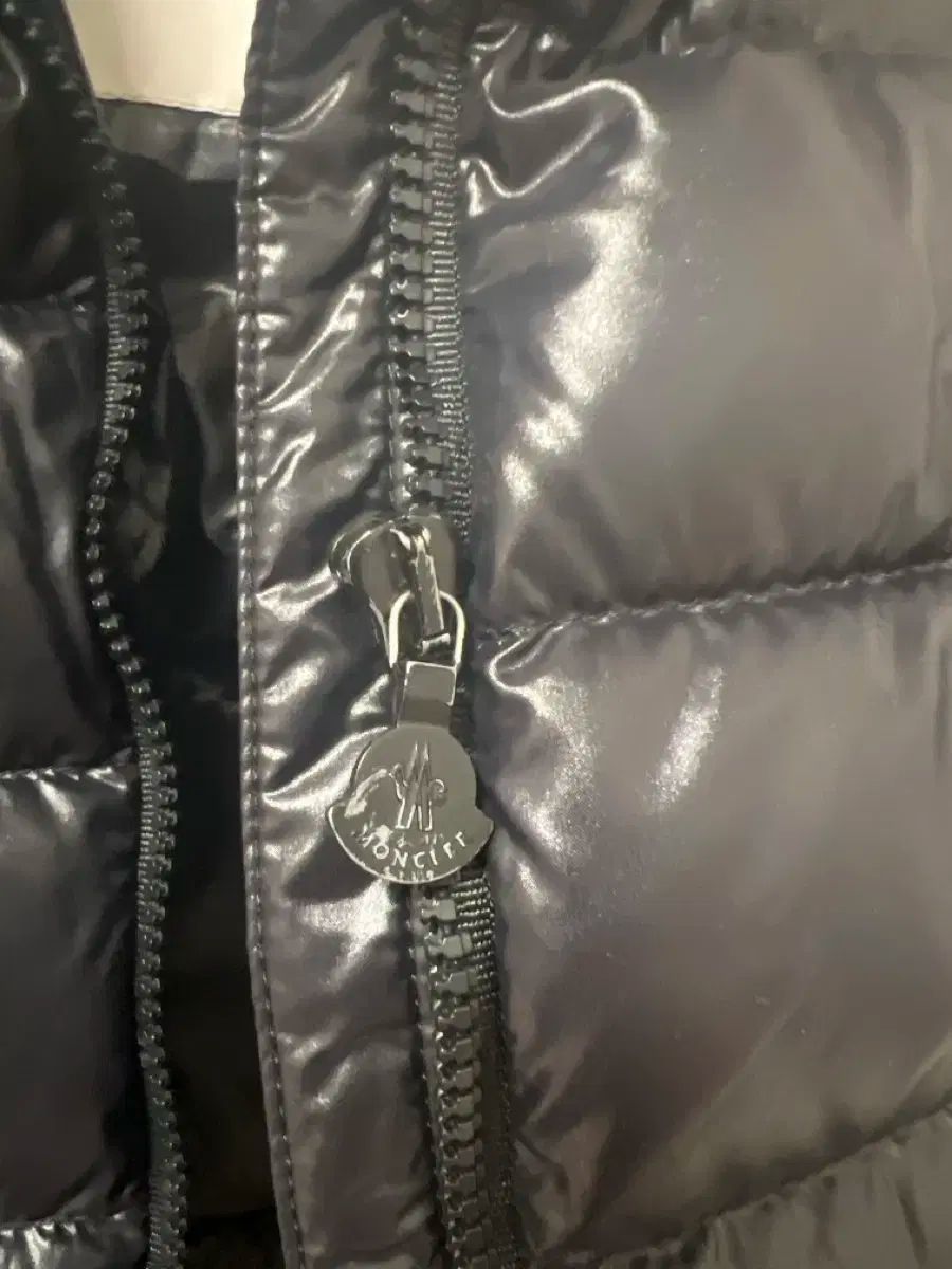  モンクレール ブラック ボディ ダウン 8 a その他 ジャケット ブルゾン