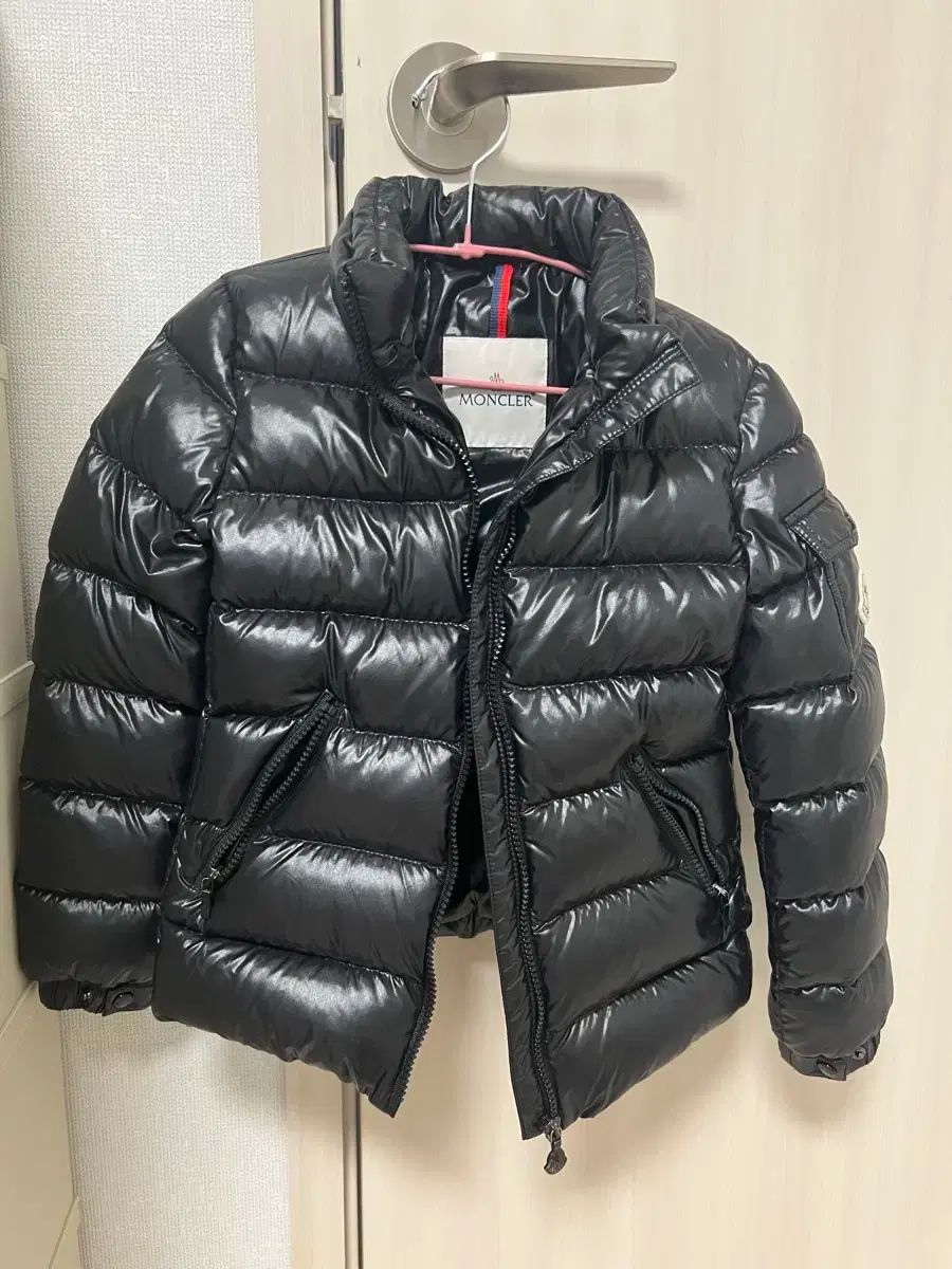 モンクレール ブラック ボディ ダウン 8 a