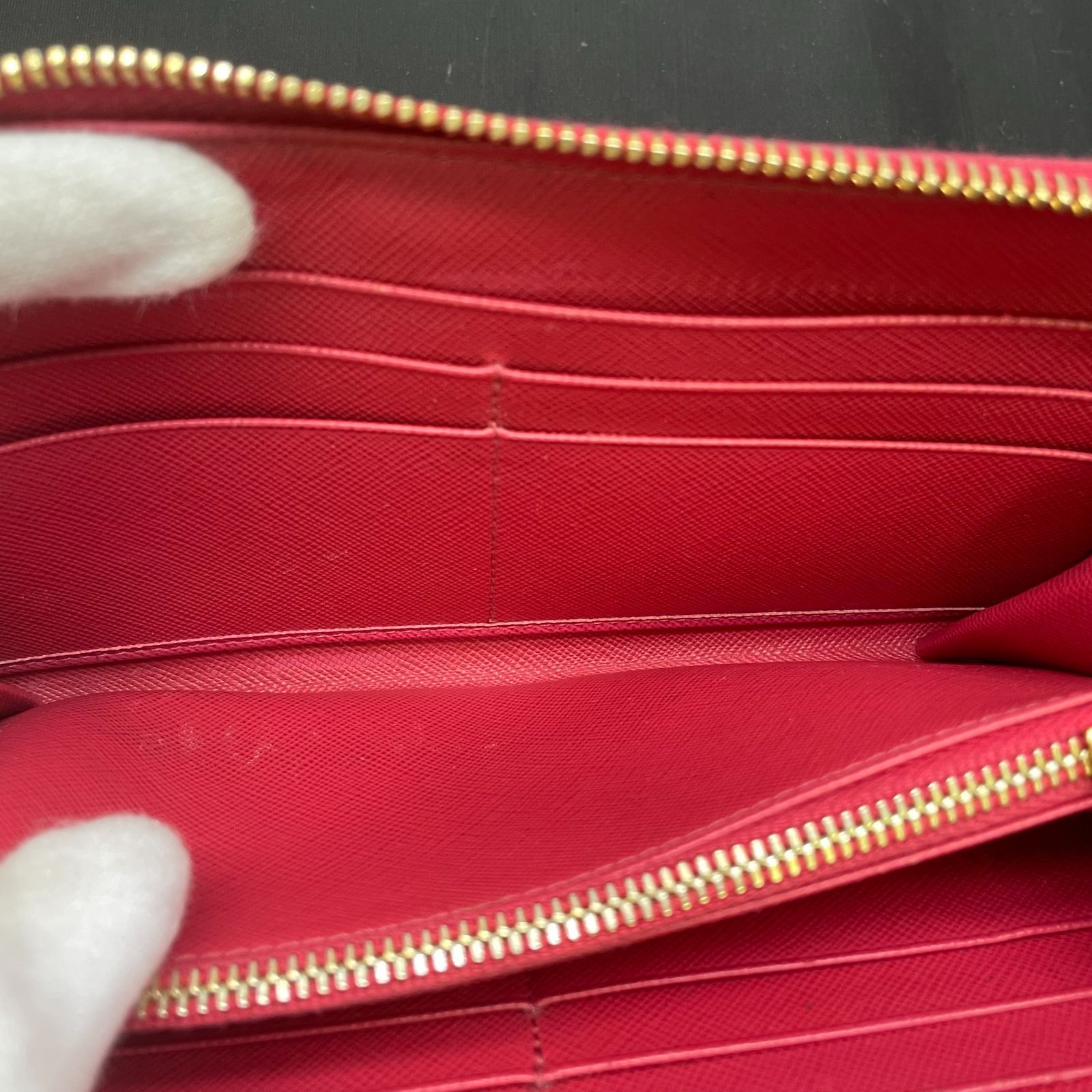 ラウンドファスナー長財布