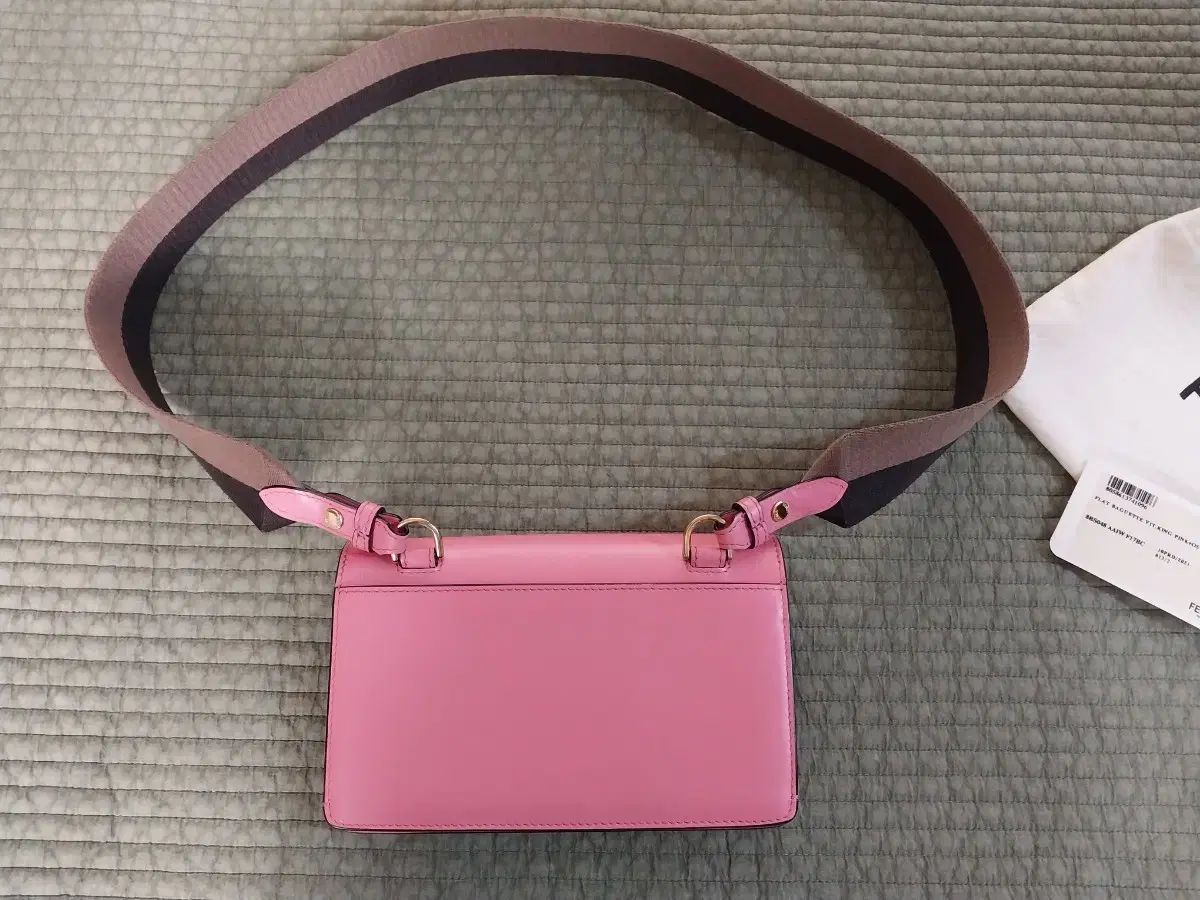 FENDI フラット バゲット ダブルポケット ミニクロスバッグ