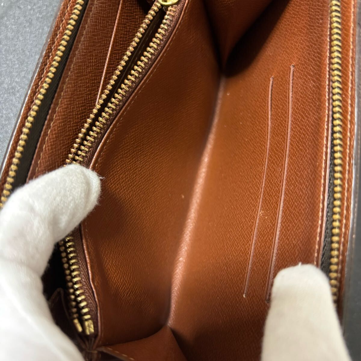 モノグラム Louis