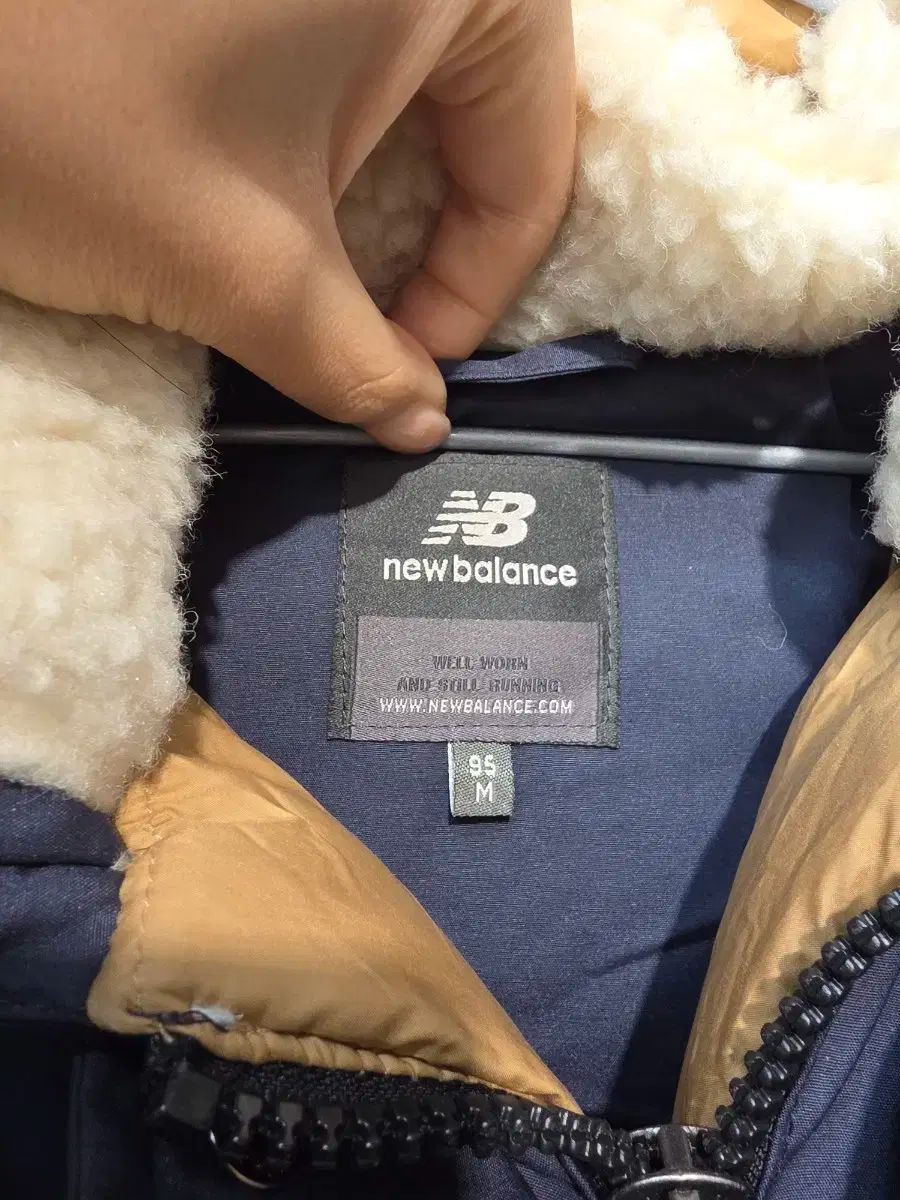 ニューバランス カメラマン アウトドア ダウン Mサイズ ネイビー