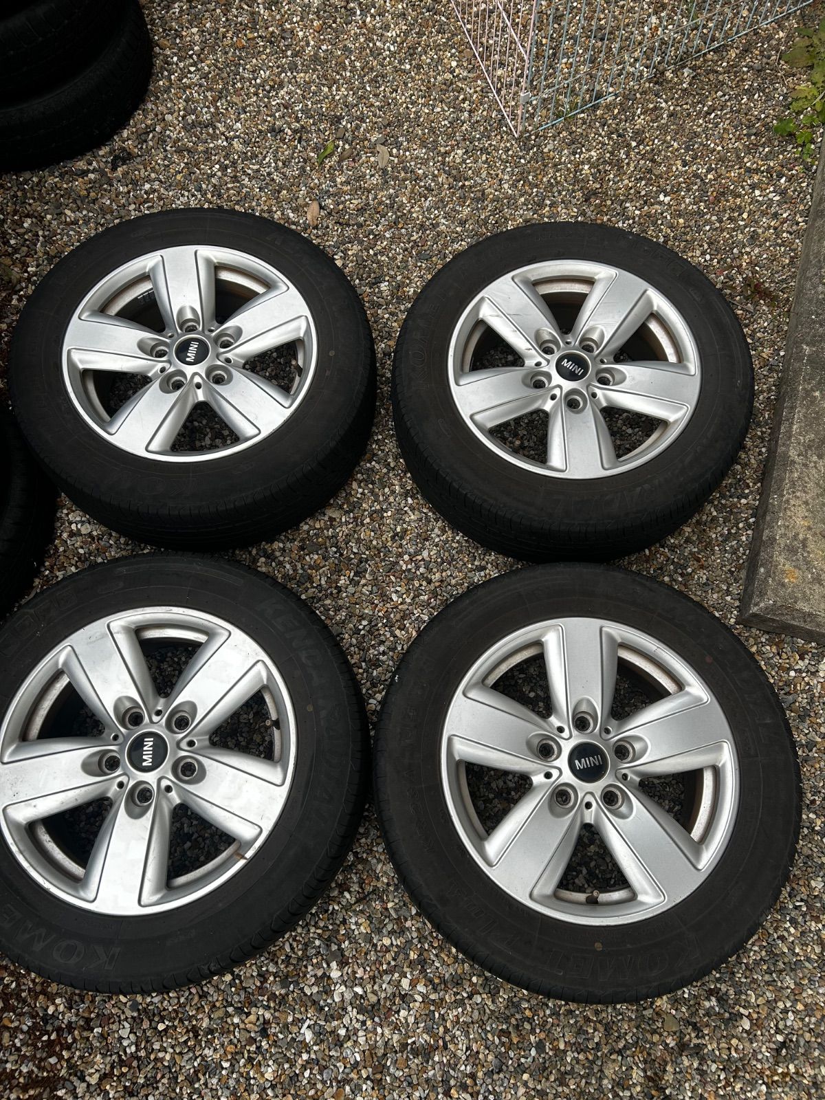 ミニ MINI クラスオーバー タイヤ ホイール 16インチ