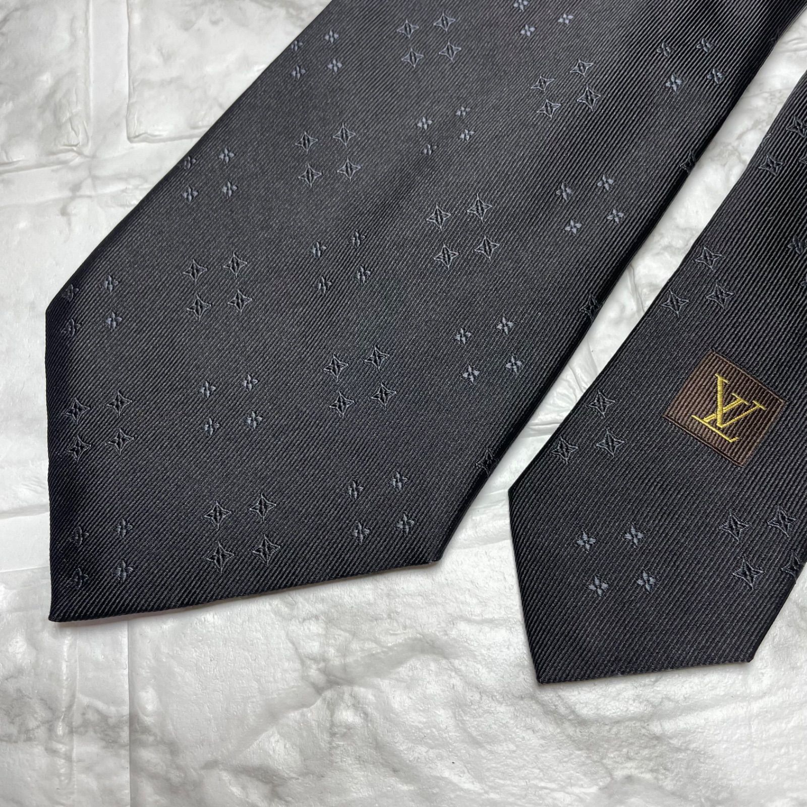 【未使用に近い】LOUIS VUITTON ネクタイ ブラック　モノグラム ルイヴィトン LOUIS VUITTON ネクタイ モノグラム ブラック - メルカリ