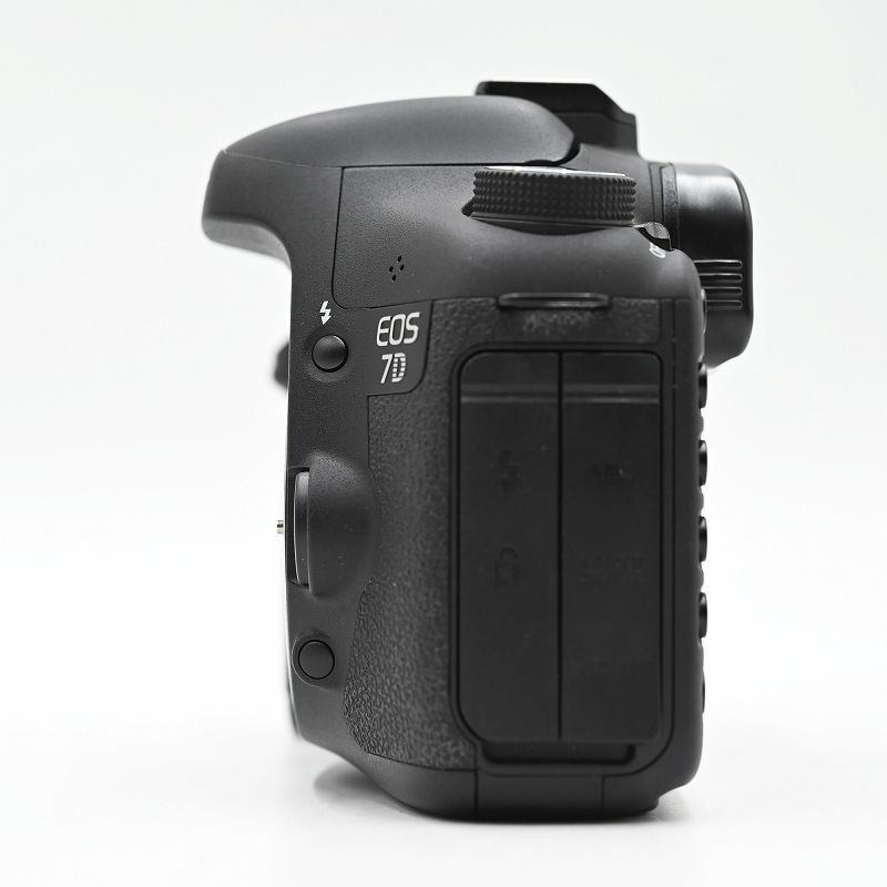 Canon キャノン デジタル一眼レフカメラ EOS 7D ボディ(ショット数