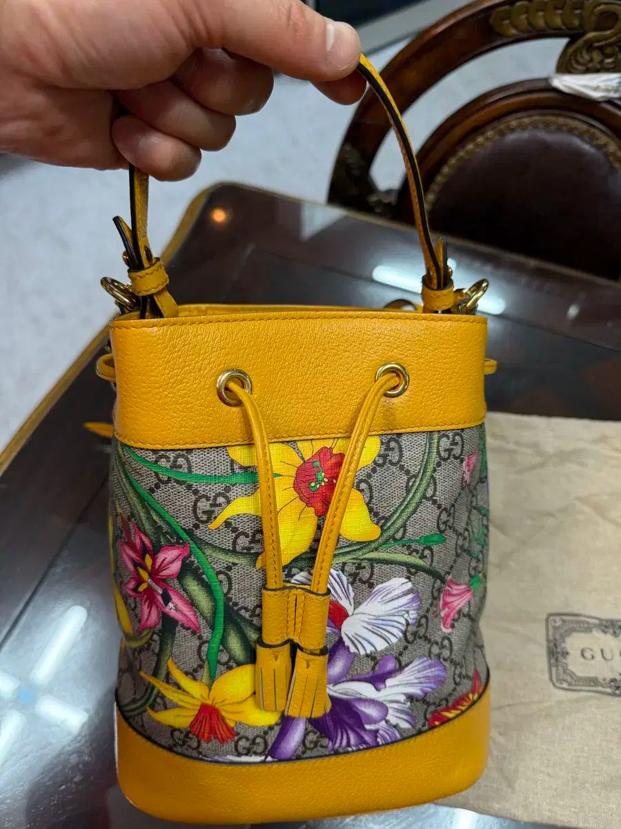 グッチ オフィディア GG フローラ バケットバッグ ほぼ
