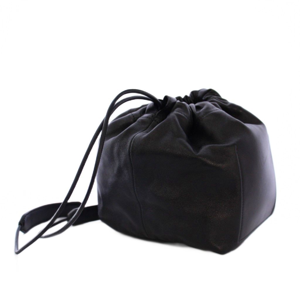 美品　ジルサンダー ドローストリング バッグ 黒 巾着 ブラック ハンドバッグ 楽天市場】【美品】JIL SANDER ジル サンダー ロゴ 巾着 ドロー