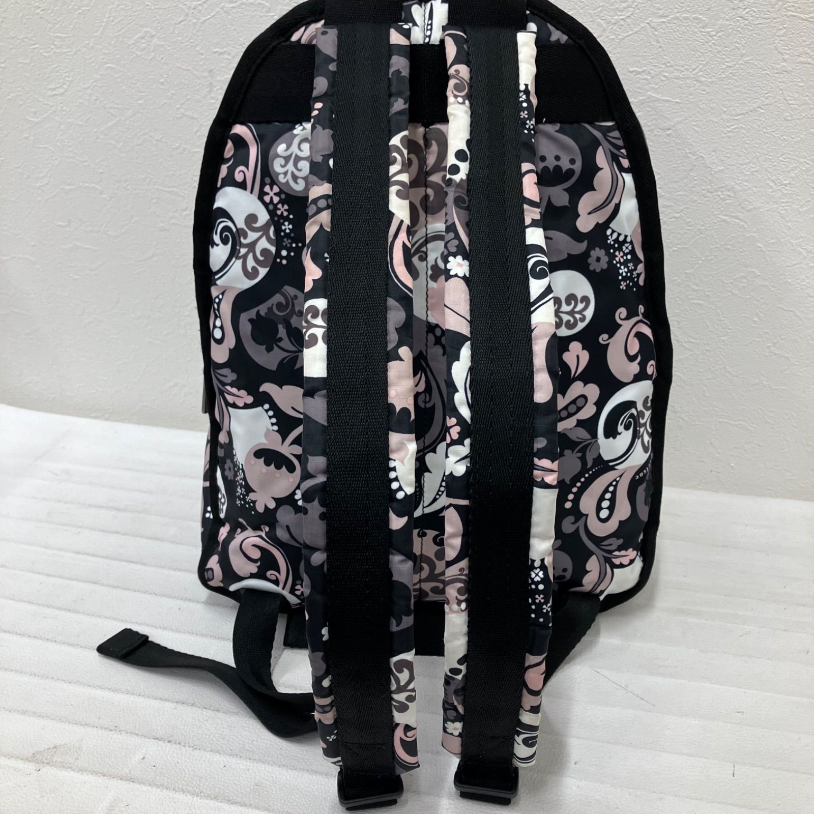 新品　LeSportsac レスポートサック　花柄　リュック　黒 LeSportsac レスポートサック リュックサック BASIC BACKPACK 花柄