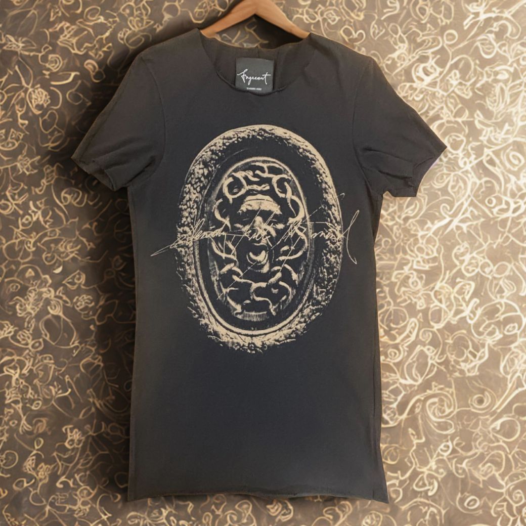 アシックス　バドミントンシューズ　23.5cm 新品未使用】FAGASSENT ファガッセン Tシャツ medusa