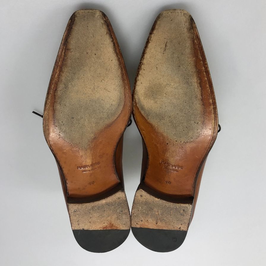 マグナーニ レースアップシューズ ホールカット メダリオン ブラウン  