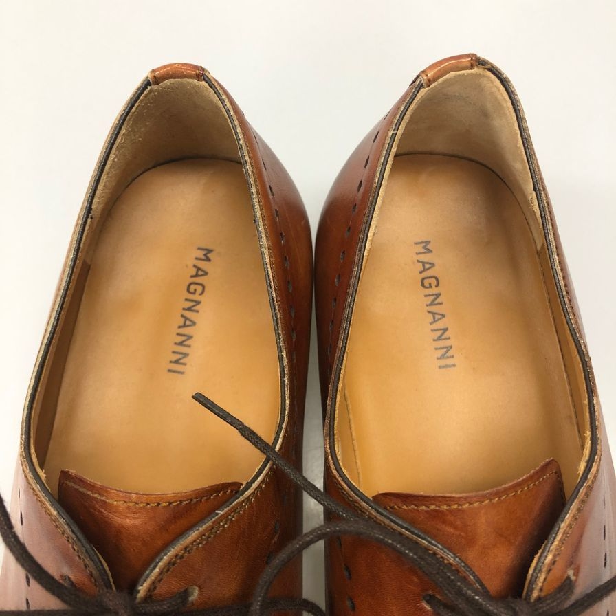 マグナーニ レースアップシューズ ホールカット メダリオン ブラウン  