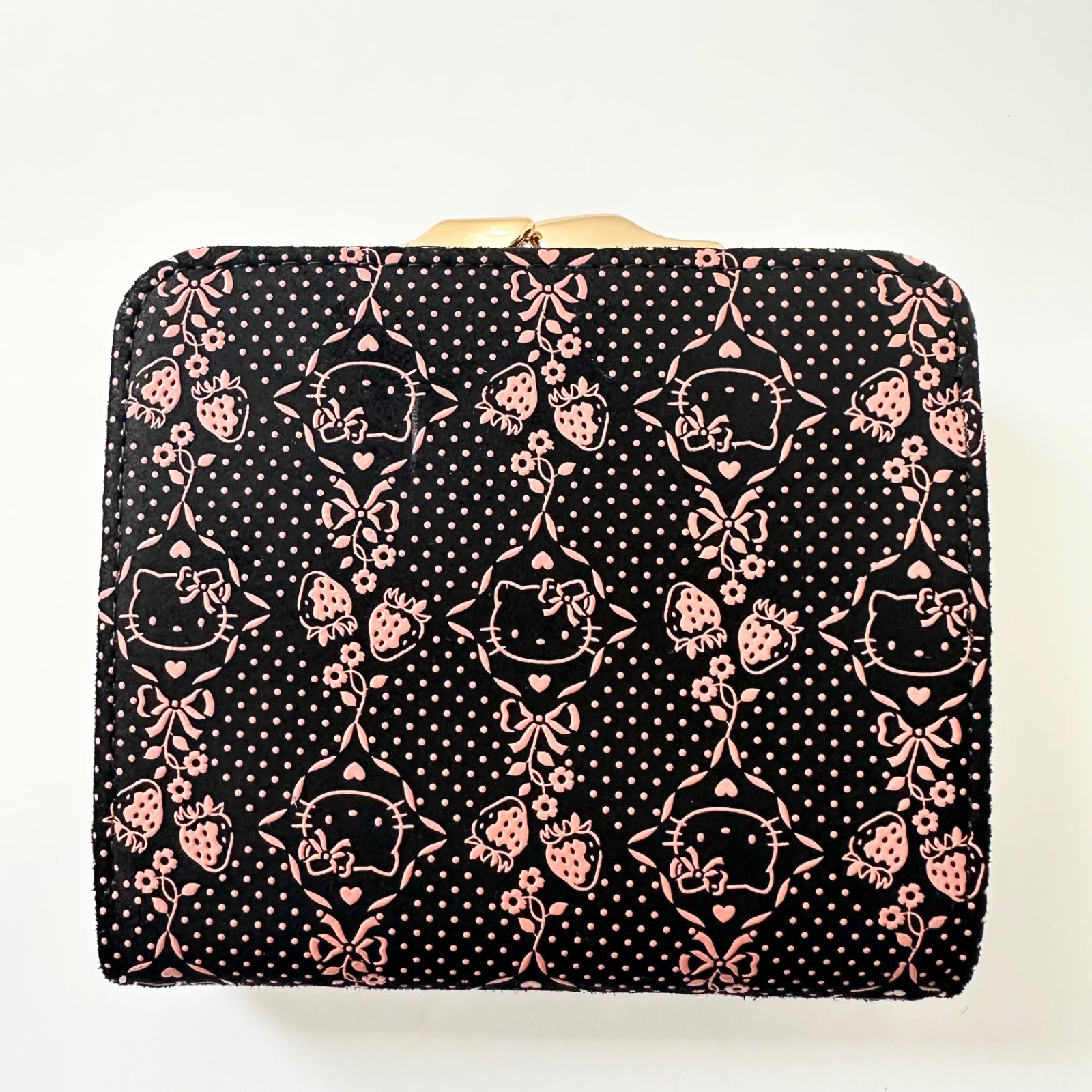 美品】印傳屋 甲州印伝 ハローキティ サンリオ コラボ がま口 二つ折り