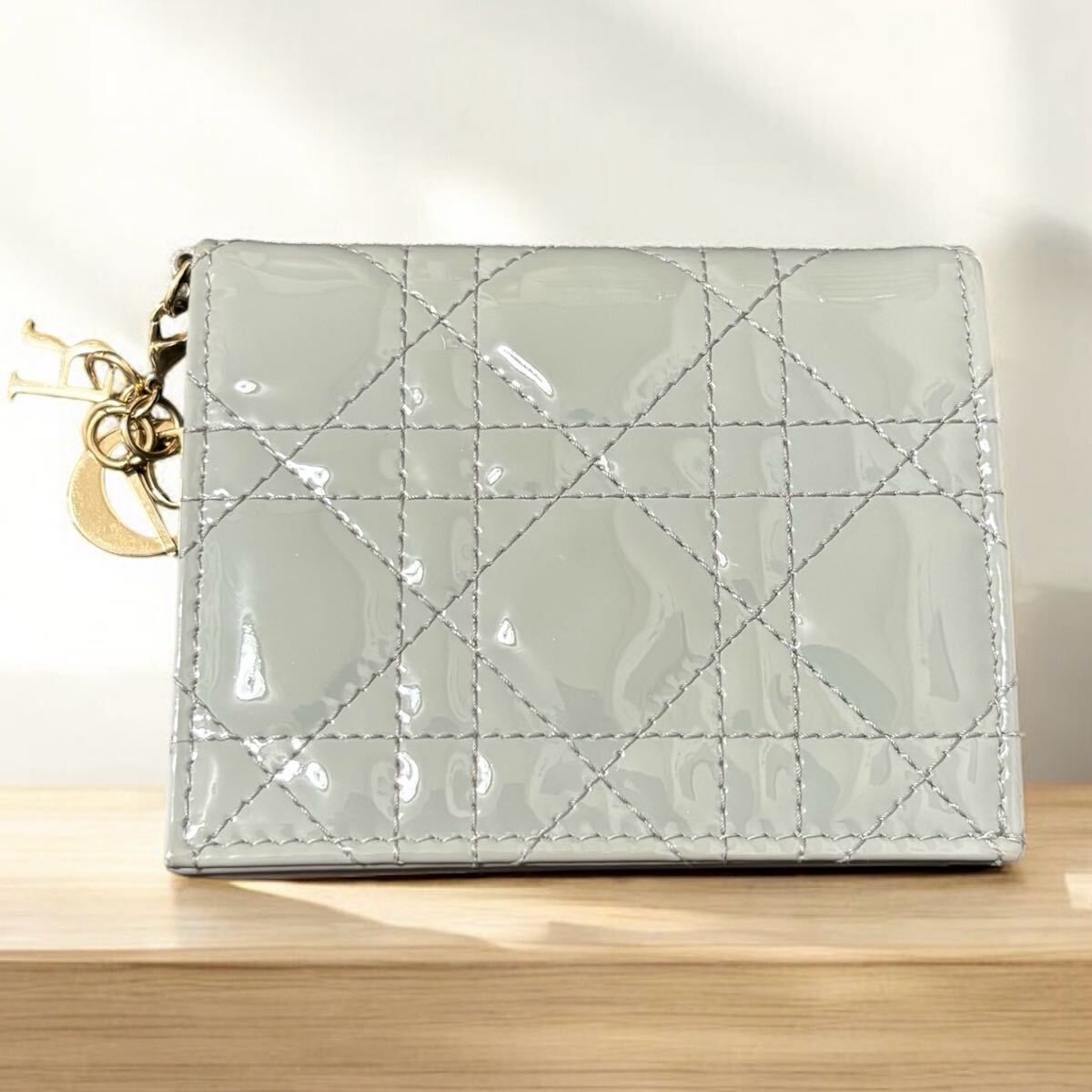 p48 Dior ディオール パテント カナージュ 二つ折り財布 ブルー エナメル Christian Dior