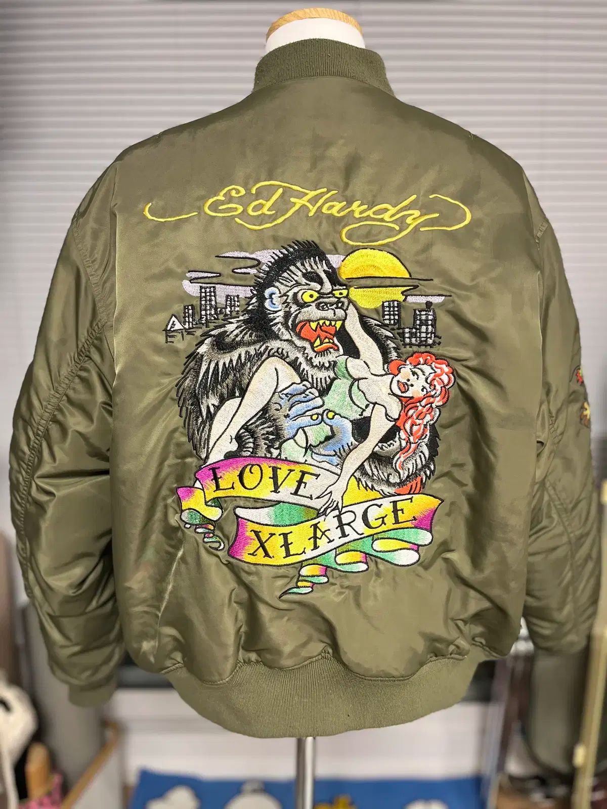 XLARGE Ed Hardy コラボMA-1ジャケット オリーブ色 XLARGE Ed Hardy コラボMA-1ジャケット オリーブ色 XLARGE（エクストラ
