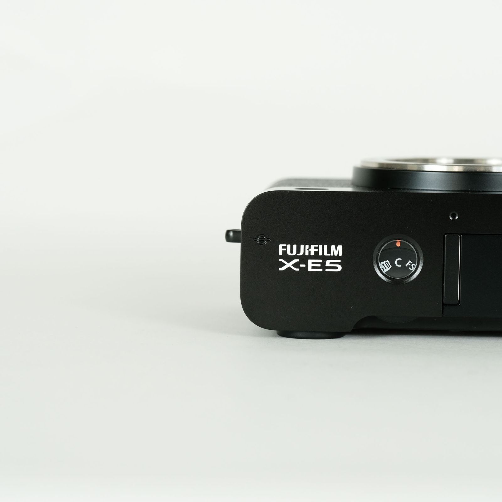 ブラック ミラーレス一眼カメラ