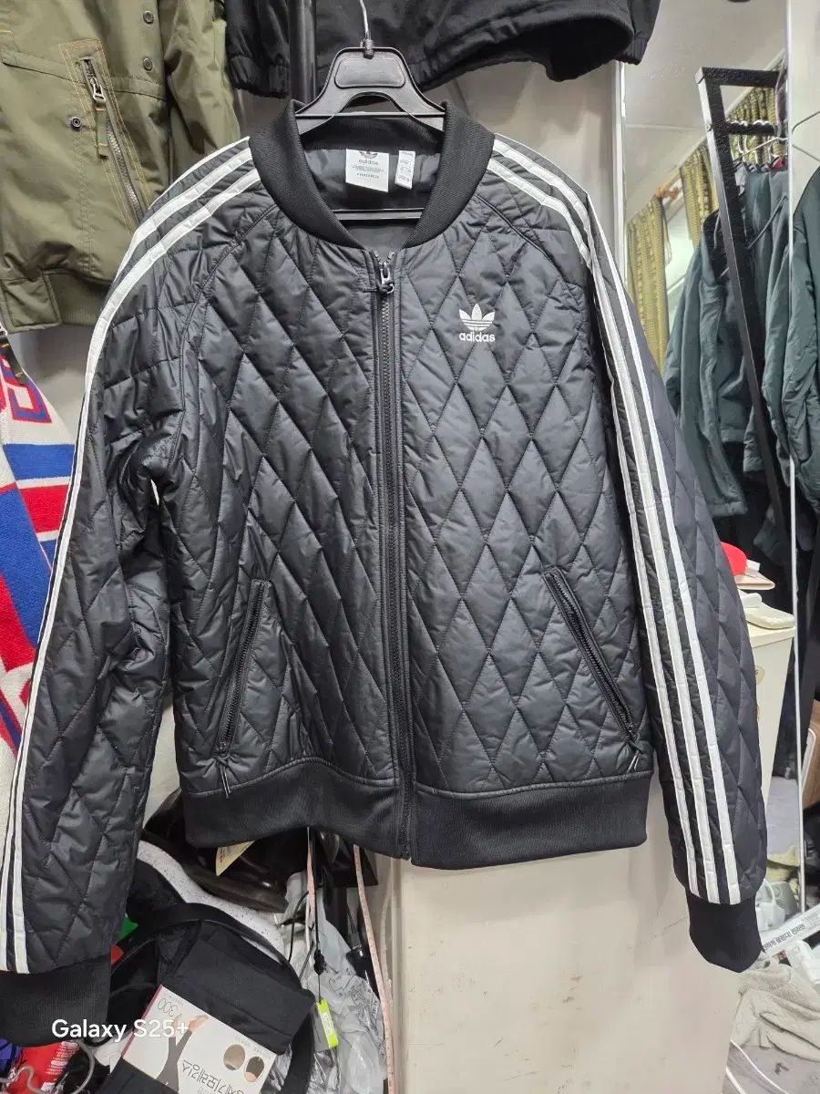 アディダス 3本線 キルティング ブラック アウター