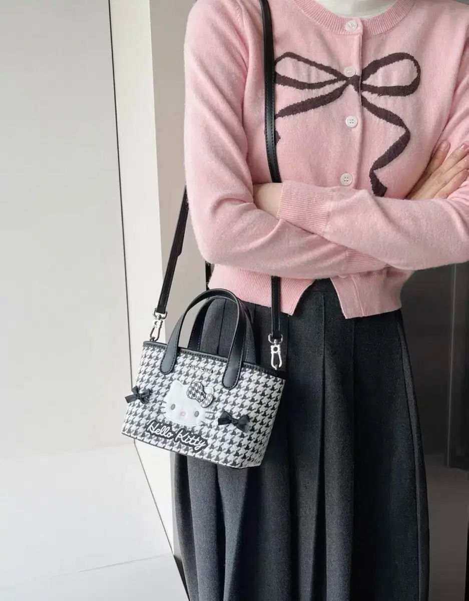  TOUTOU X HELLOKITTY コラボ サンリオハローキティ ハウンドトゥース メッセンジャーバッグ ショルダーバッグ