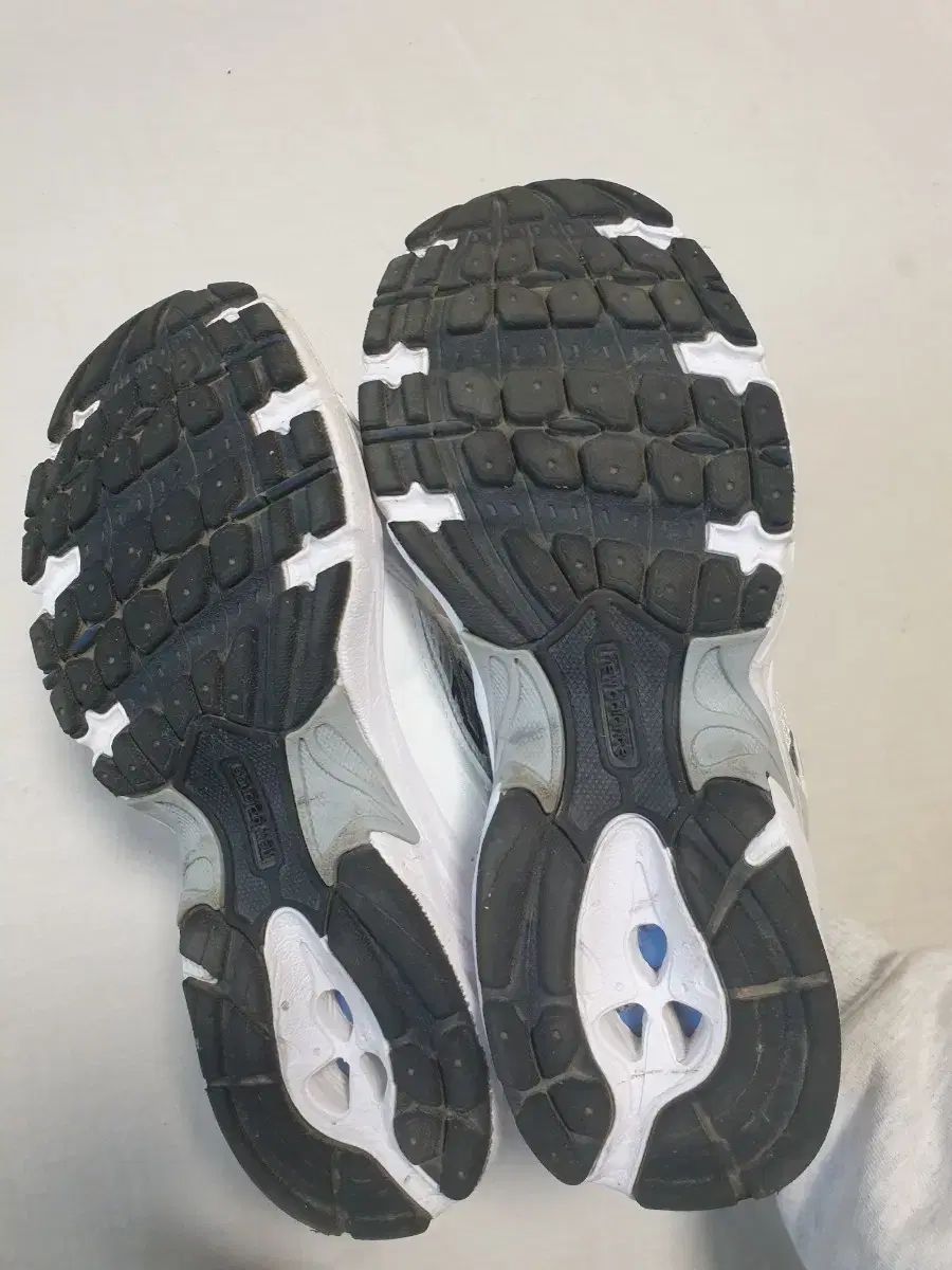 ニューバランス 530