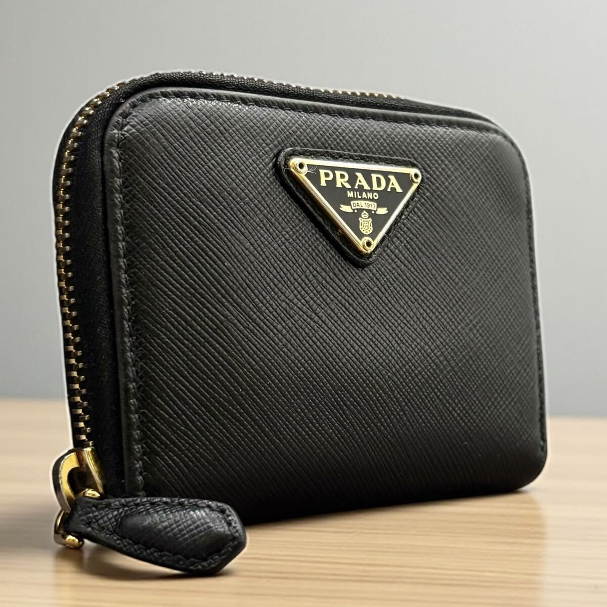 PRADA 小銭入れ コインケース 三角ロゴプレート サフィアーノレザー