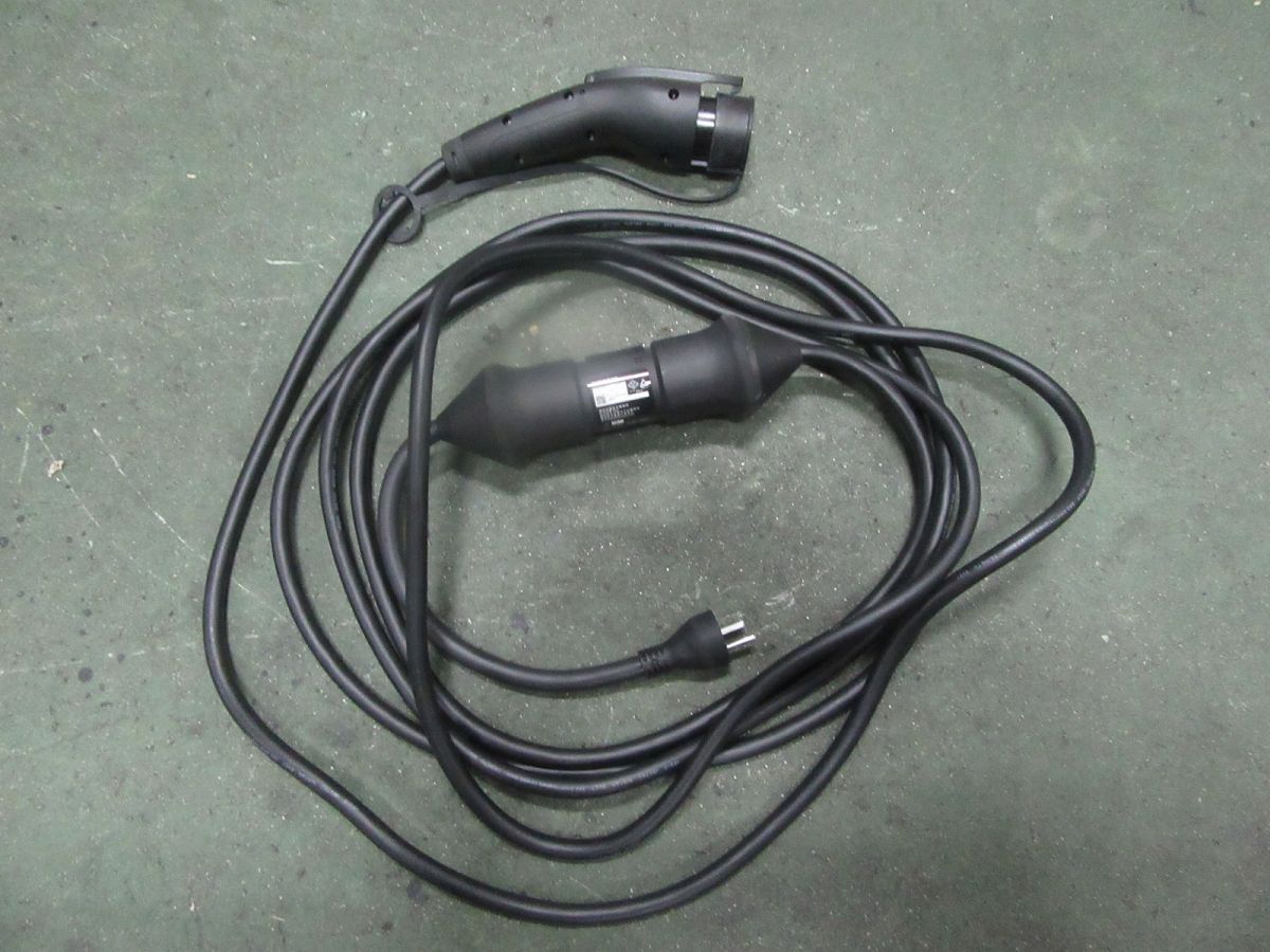 ボルボ VOLVO 電気自動車 EV車 純正 充電ケーブル 32257793 200V