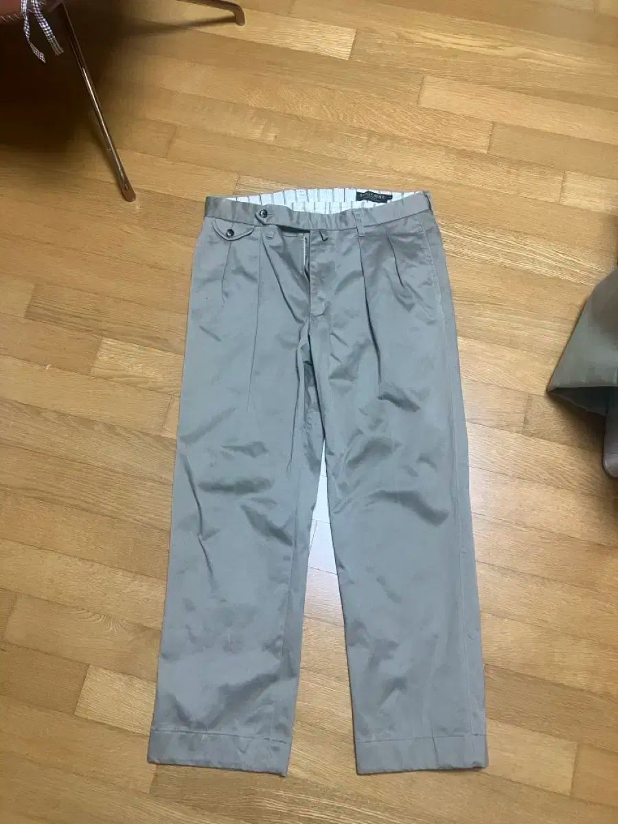 VANSマックアーサー チノパンツ