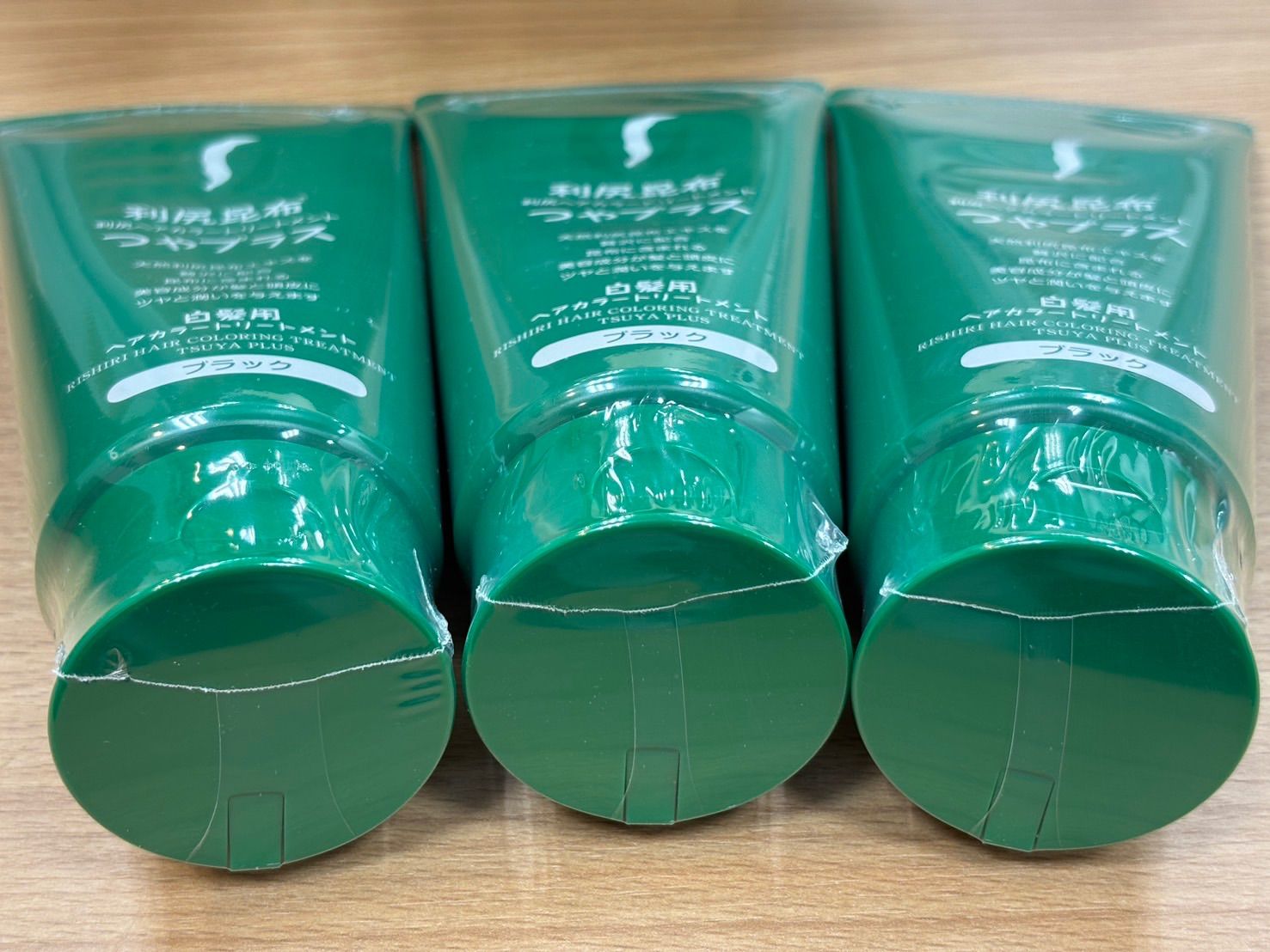 利尻ヘアカラートリートメント つやプラス 150g×3本 ダークブラウン