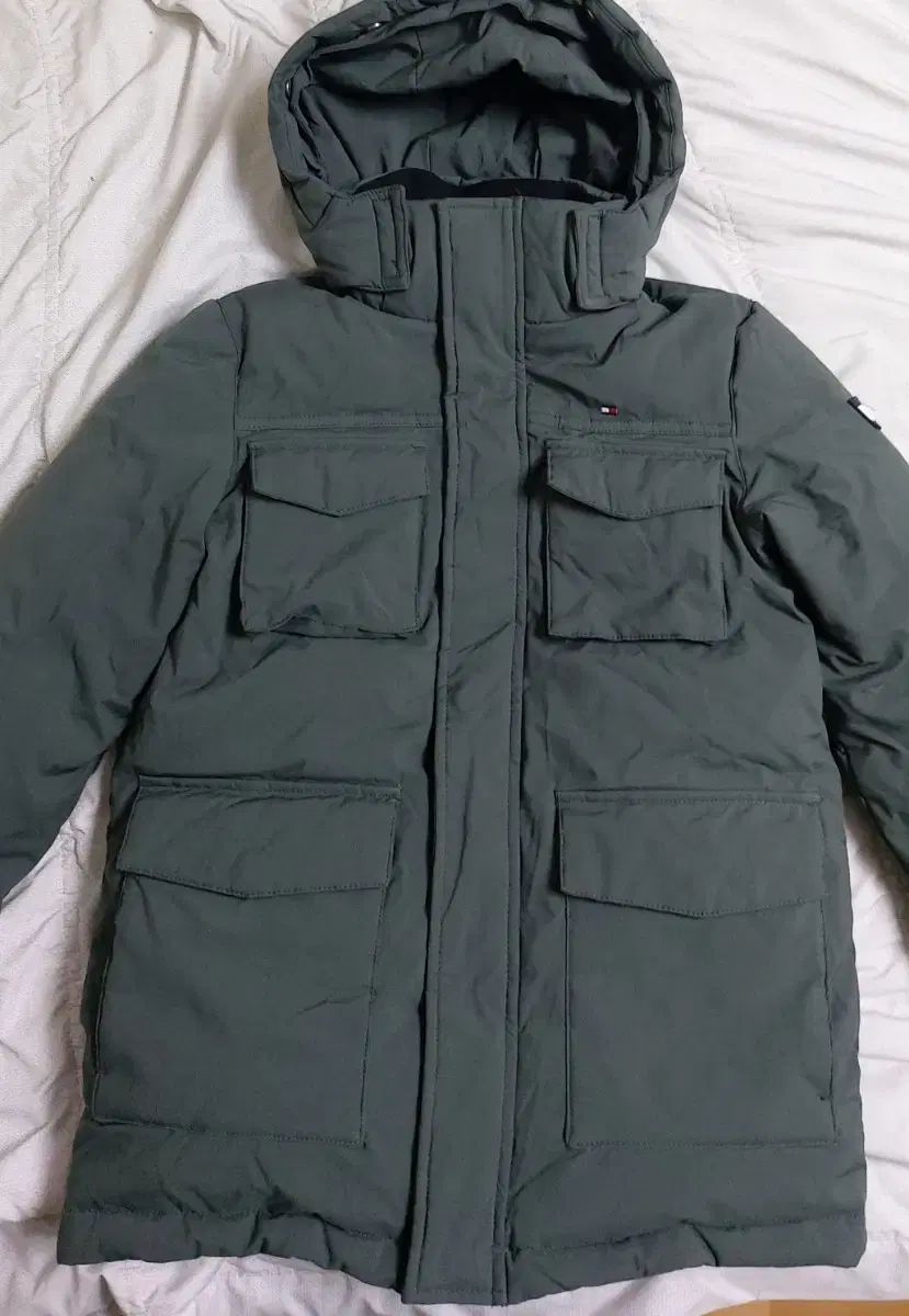 キッズ Tommy Hilfiger トミーヒルフィガー ダックダウン 128 または 8 サイズ