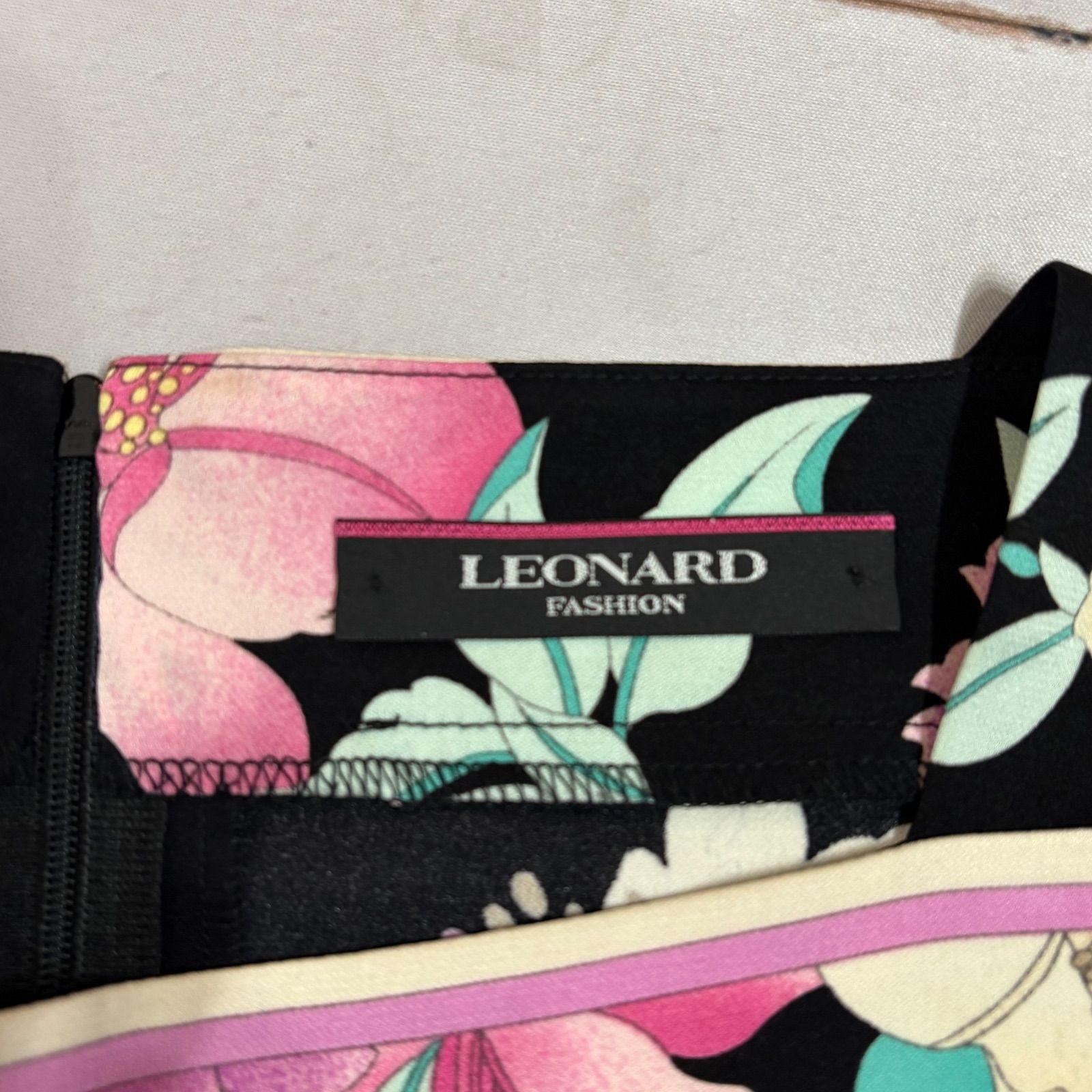 極美品✨ 近年 LEONARD レオナール カンカン素材 ワンピース 花柄