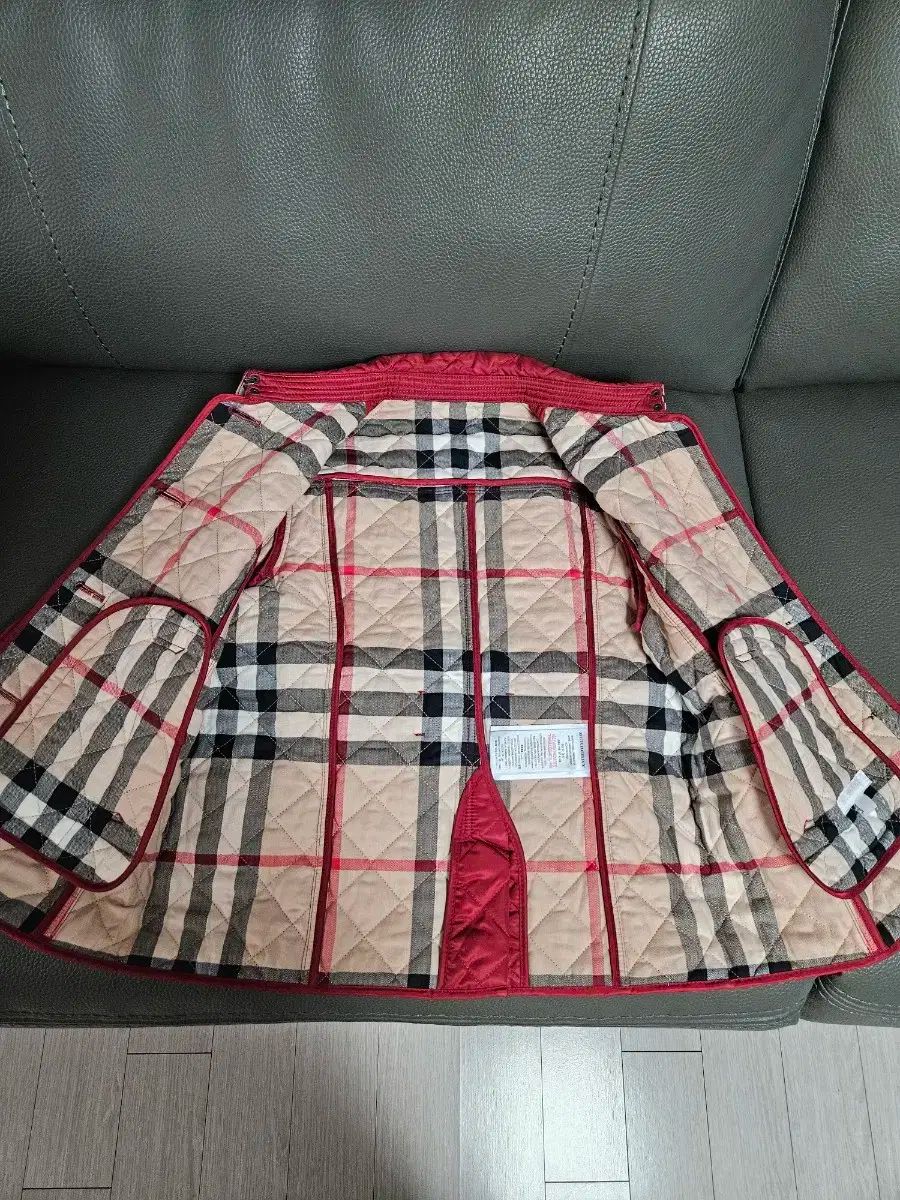 バーバリーキッズ 女の子 ダウン 10 Y