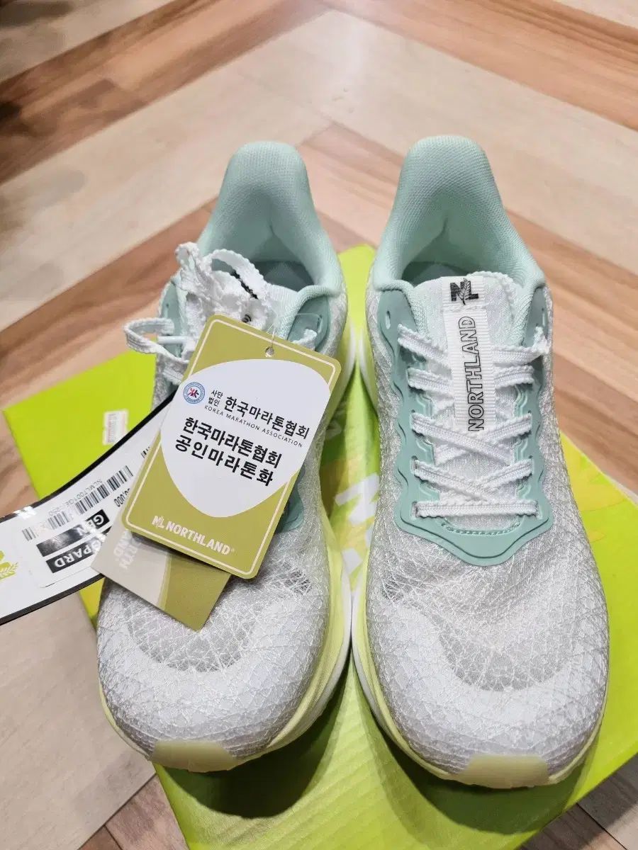 ノースランド ランニングシューズ マラソンスニーカー 235