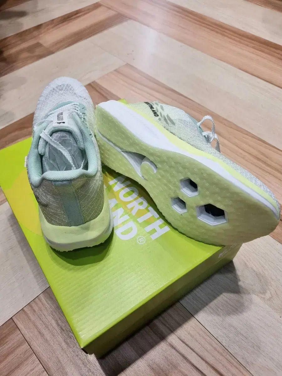 ランニングシューズ マラソンスニーカー